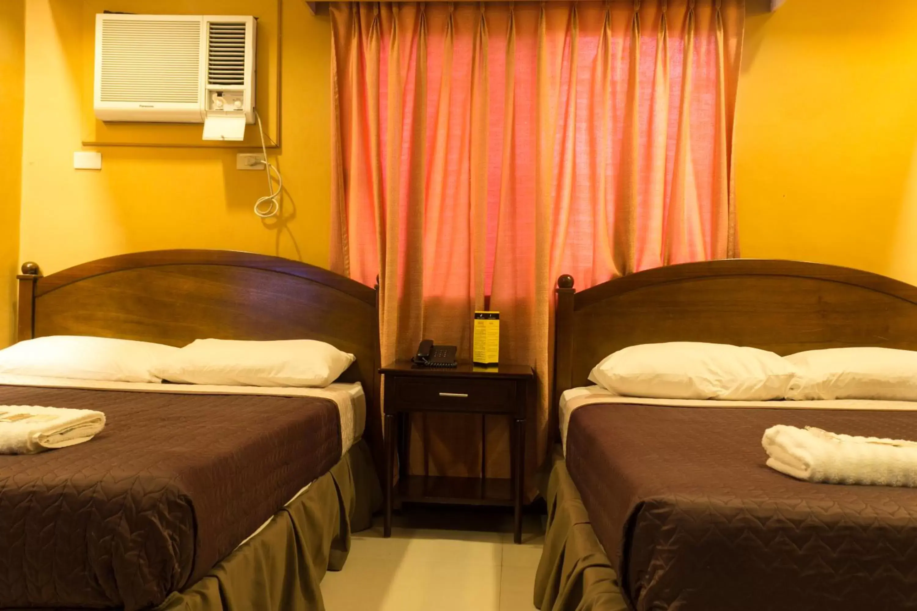 Bed in Tagaytay Country Hotel Bed in Tagaytay Country Hotel