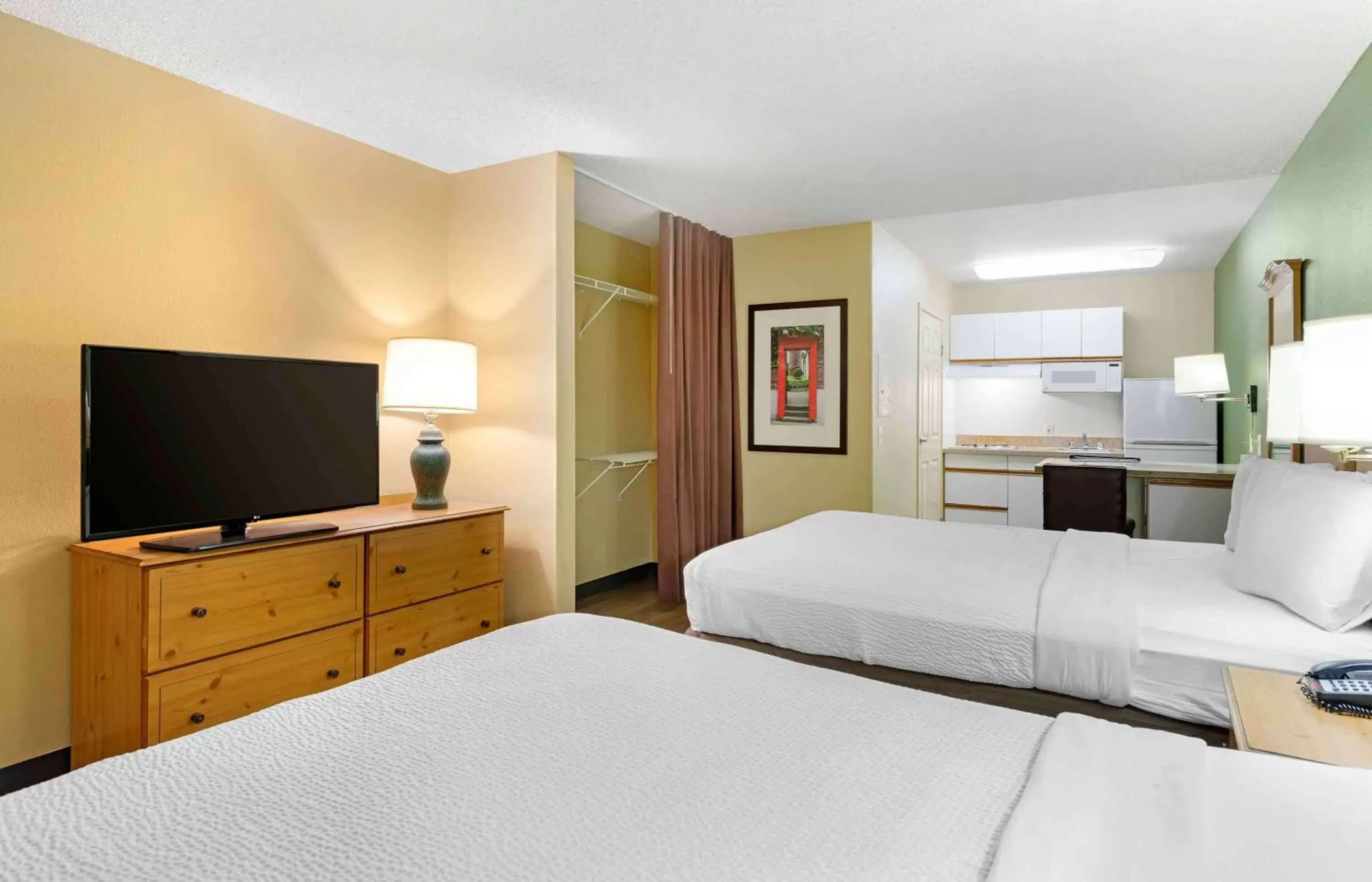 Bedroom, Bed in Extended Stay America Suites - Orange County - Irvine Spectrum