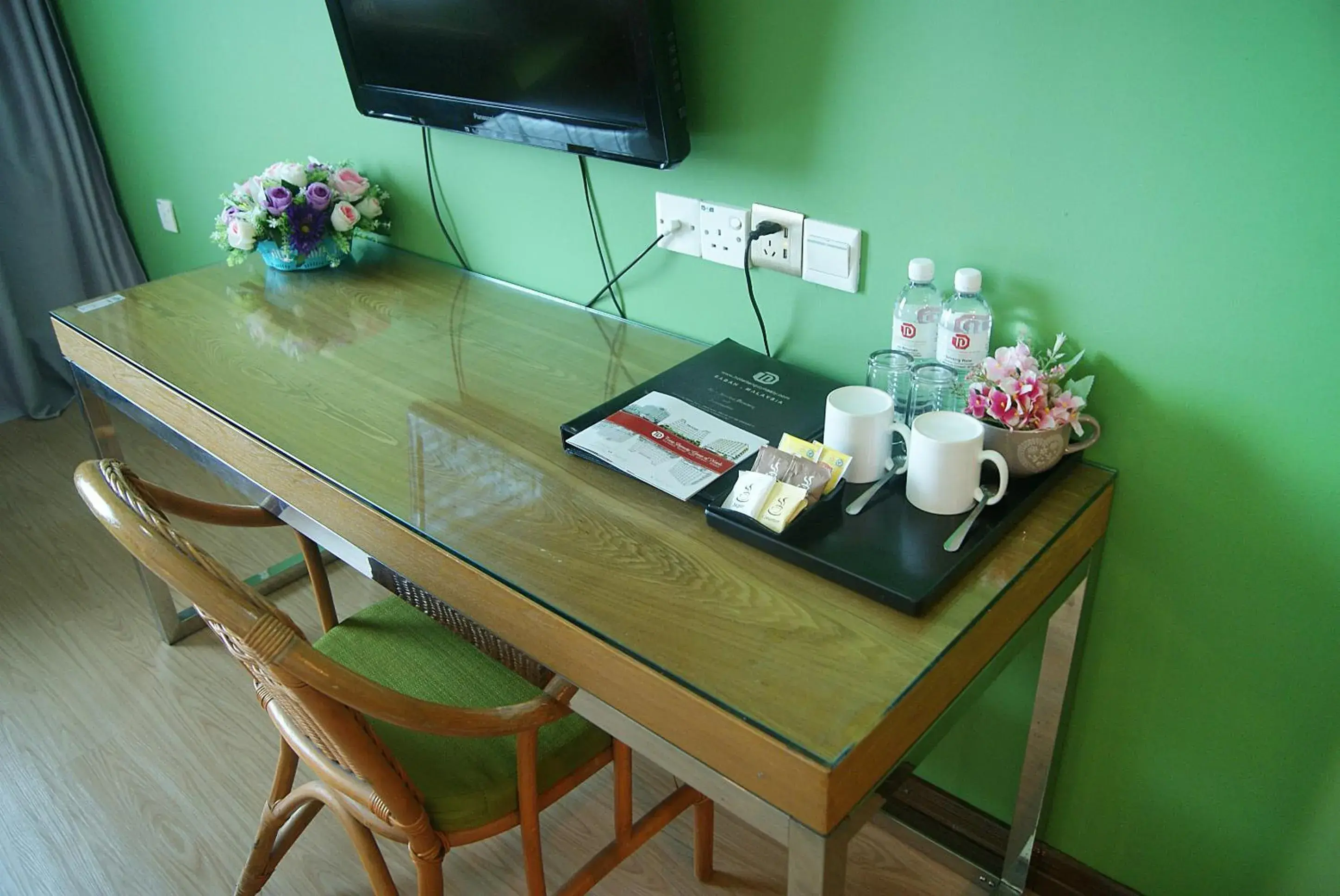 Coffee/tea facilities, TV/Entertainment Center in Tang Dynasty Park Hotel