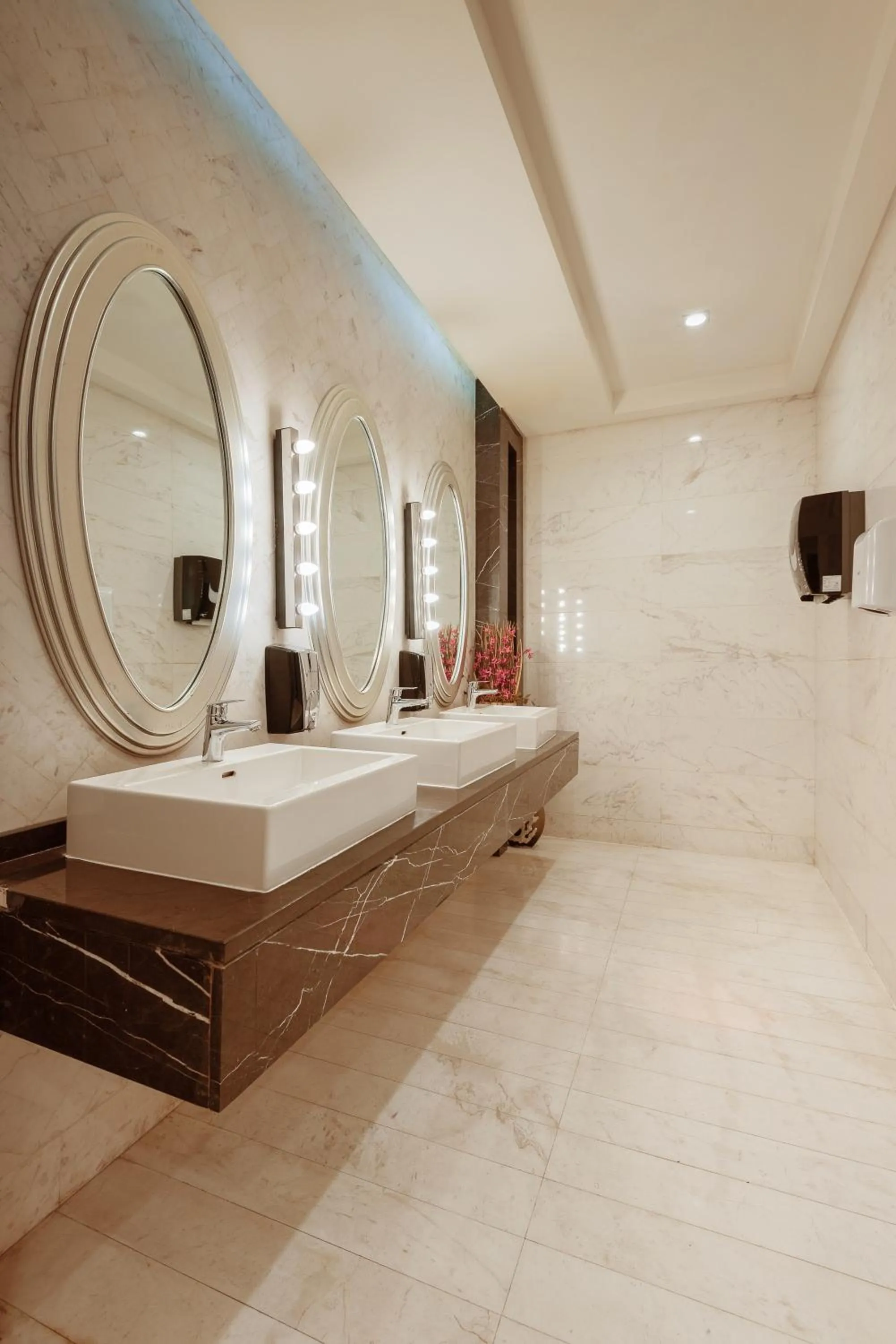 Toilet in Landmark Premier Hotel