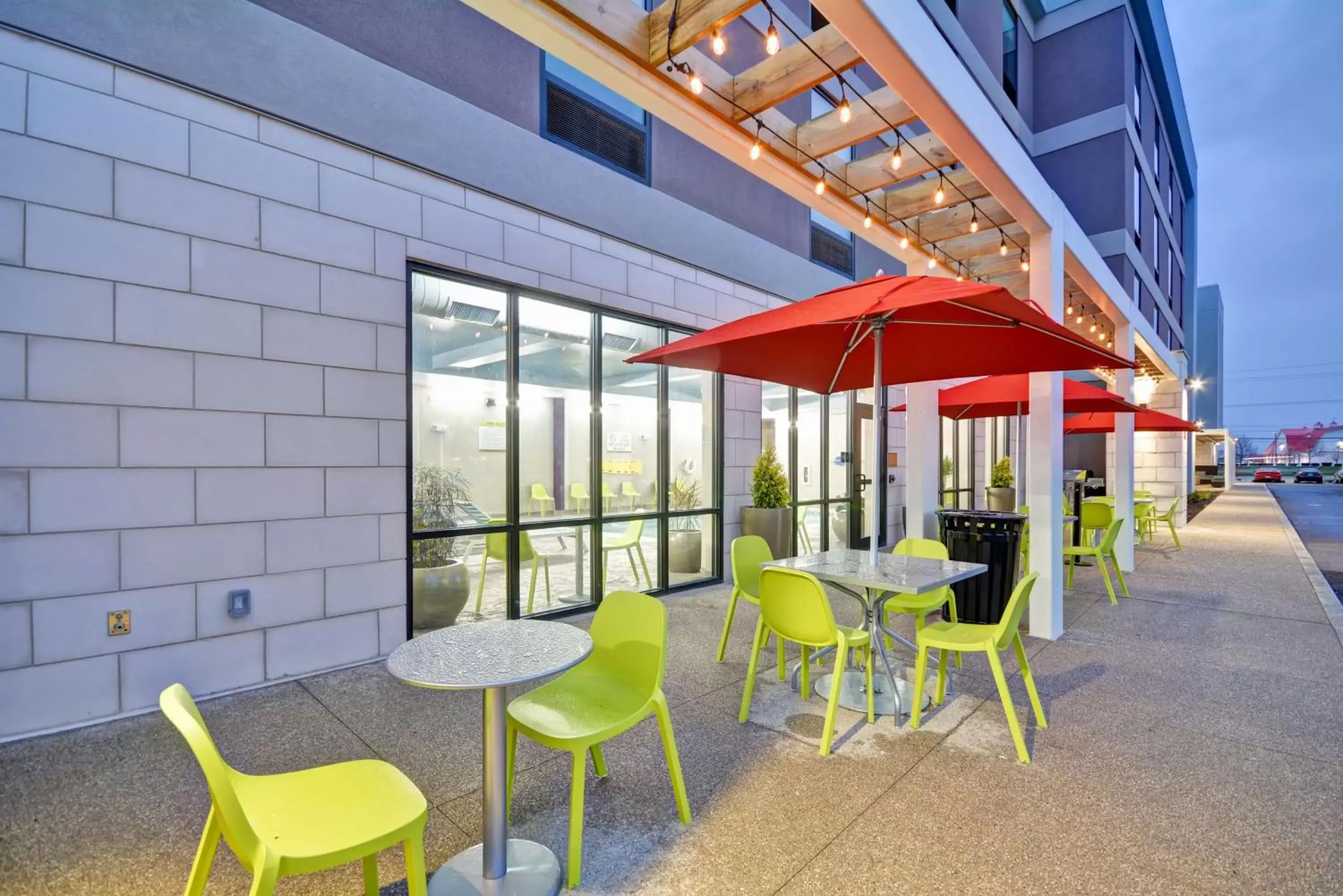 Patio in Home2 Suites By Hilton Columbus Airport East Broad