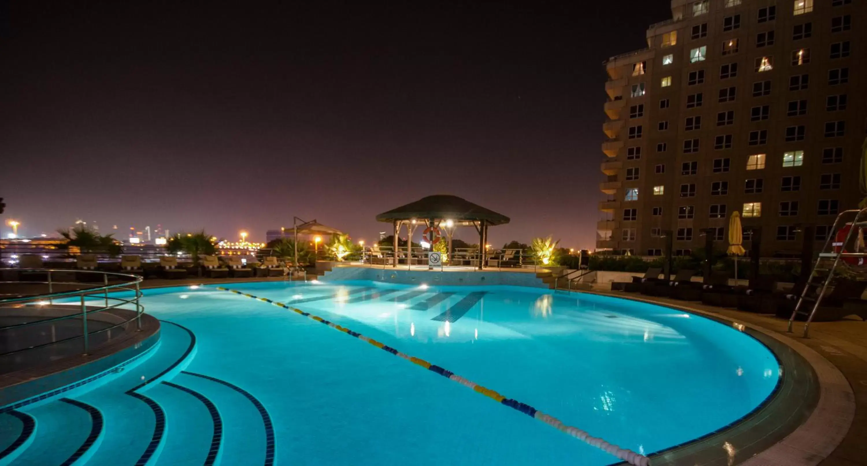 Swimming Pool in Copthorne Hotel Dubai