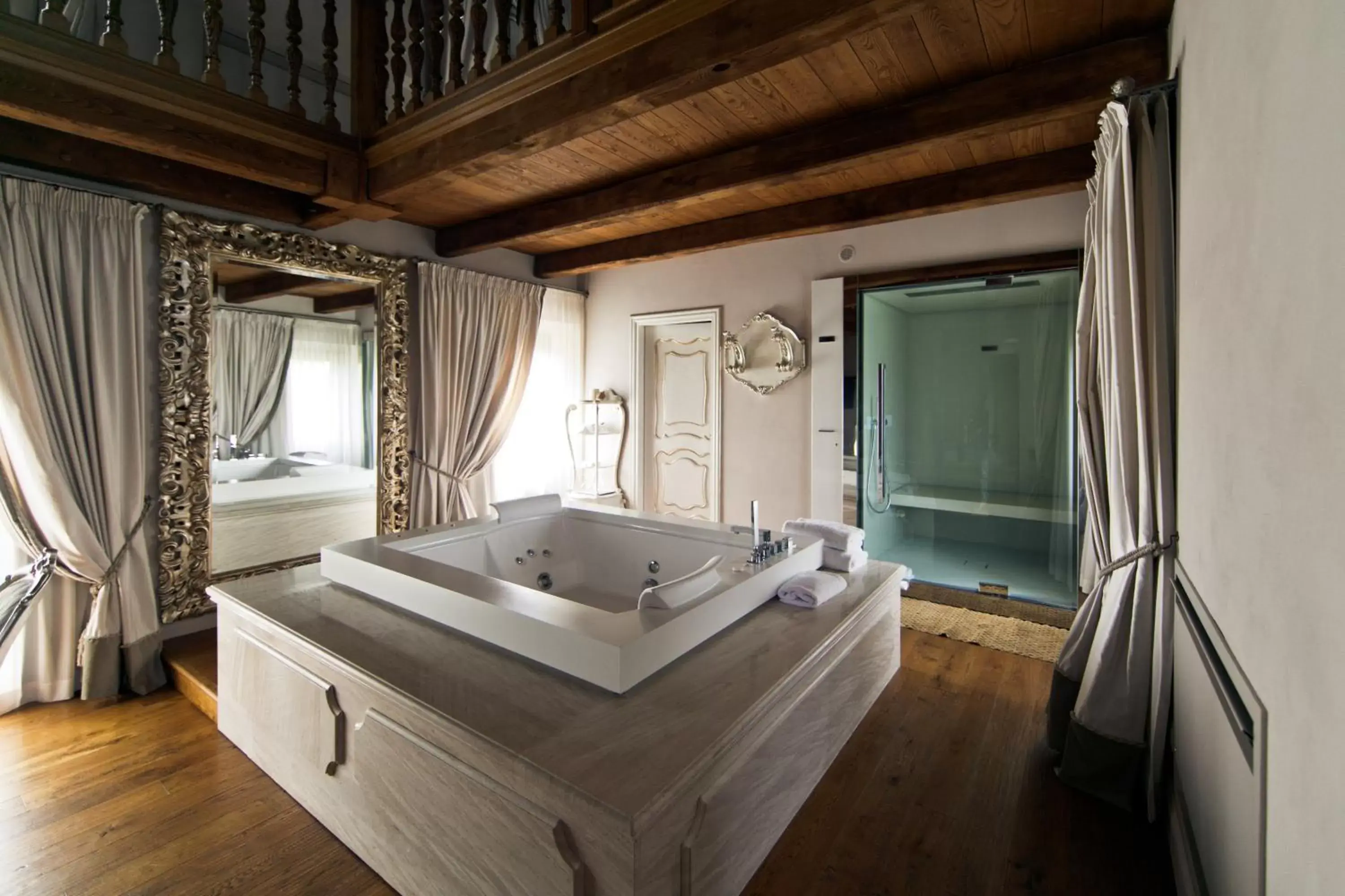 Hot Tub, Bathroom in Relais La Corte dei Papi