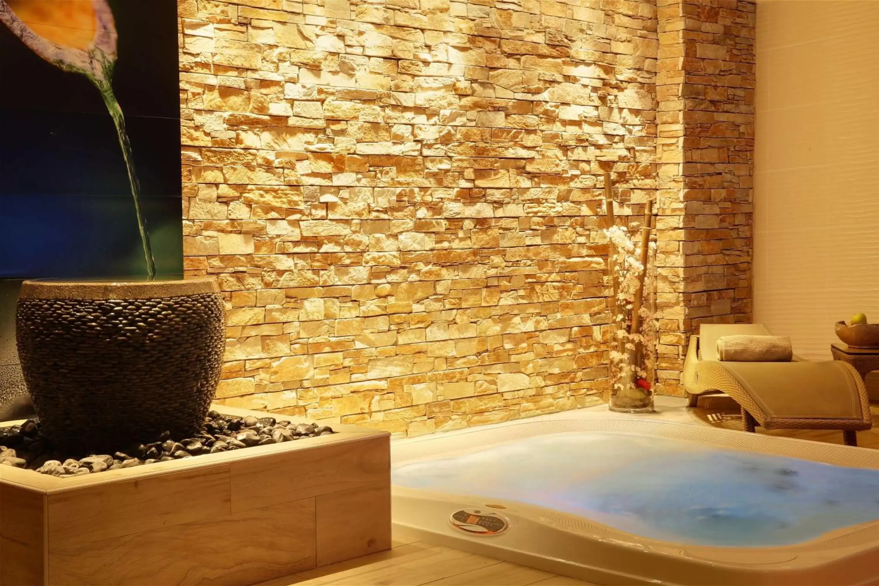 Spa and wellness centre/facilities, Bathroom in Best Western Premier Le Patio des Artistes Wellness Jacuzzi