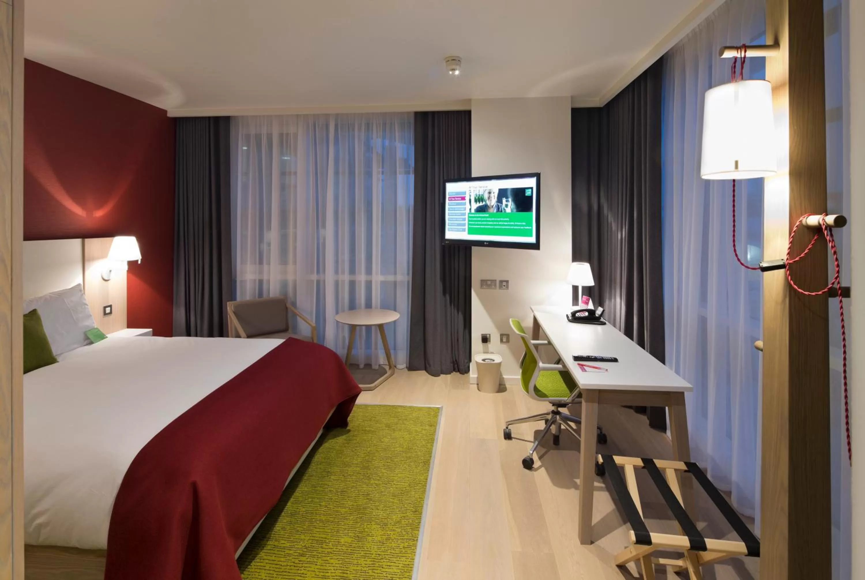 TV and multimedia, Bed in The Orchard Hotel & Restaurant