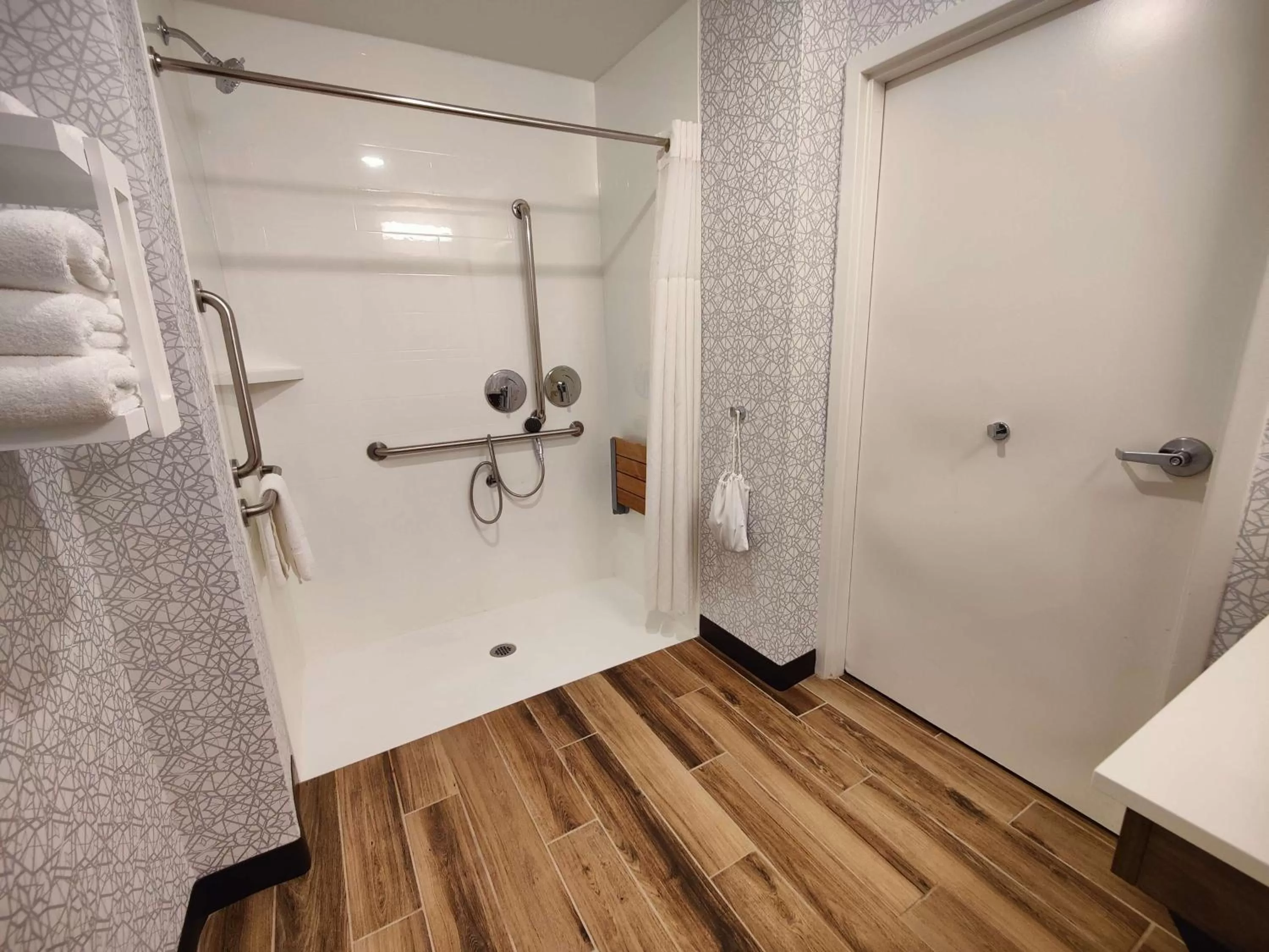 Bathroom in Hampton Inn Atlanta/Peachtree City