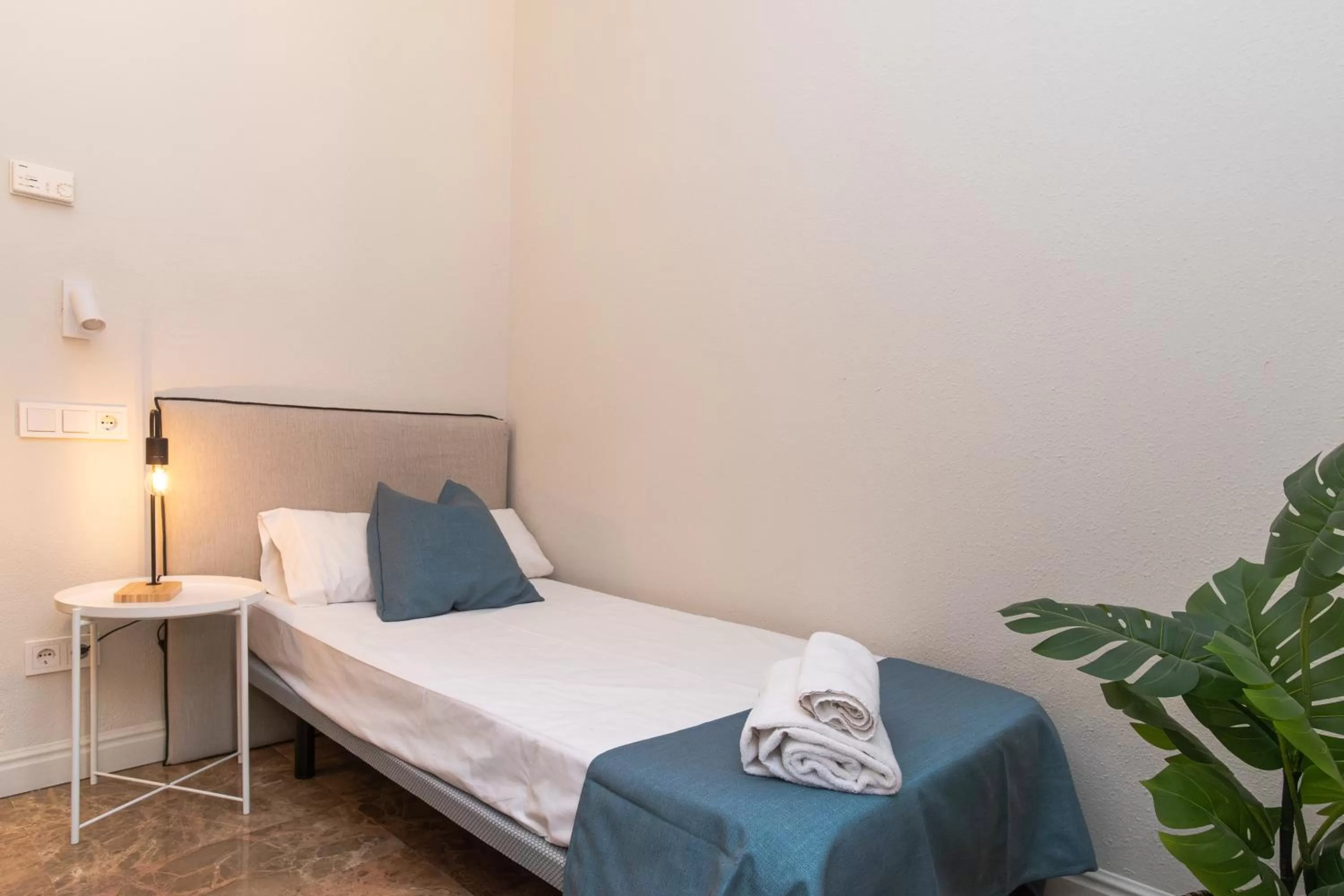 Bed in VTZ The Orus Factory Hotel - Parking Muy Económico