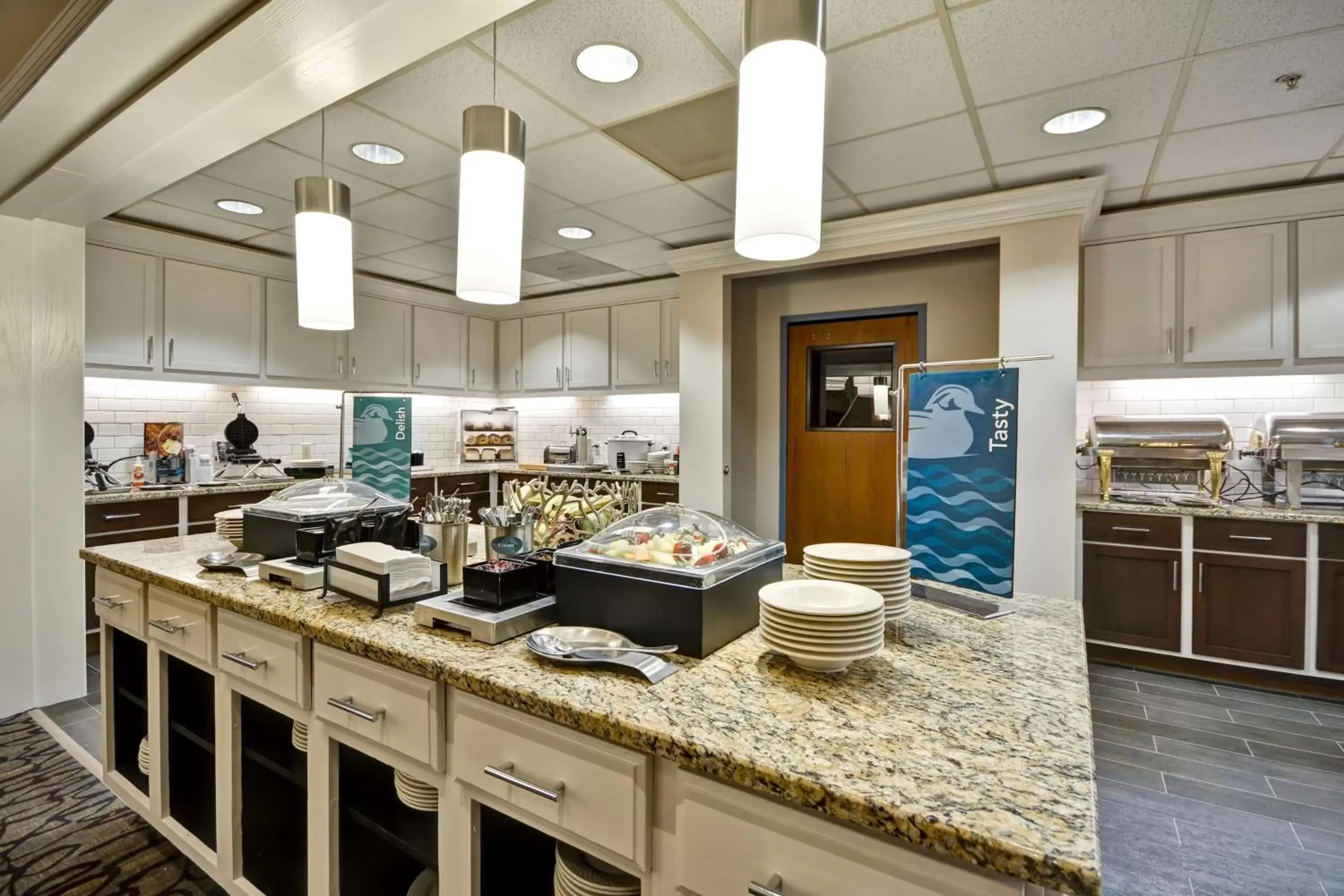 Breakfast, Restaurant/Places to Eat in Homewood Suites Hillsboro Beaverton