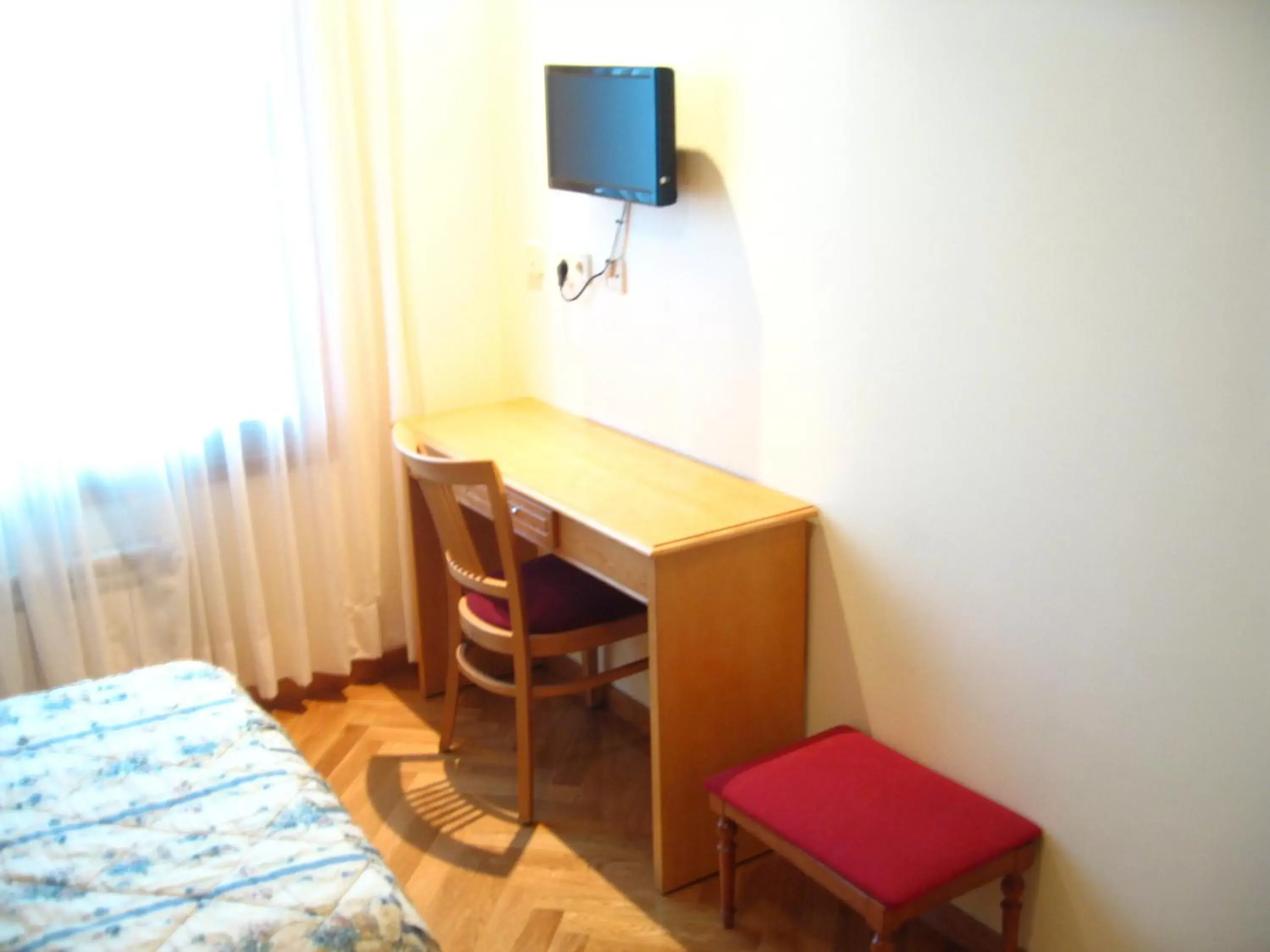 Seating area, TV/Entertainment Center in Hotel Cristal 2