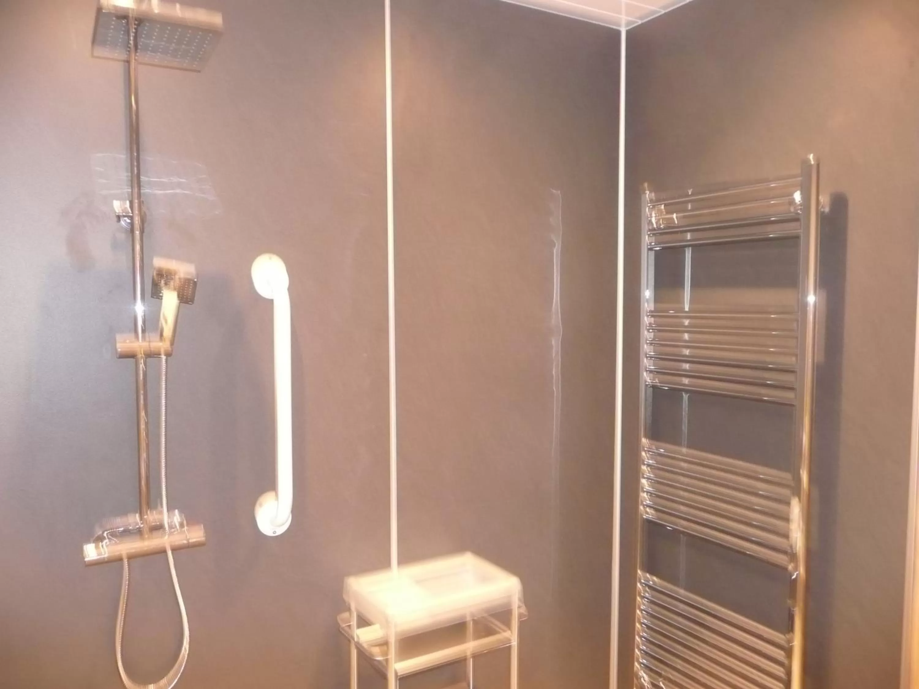 Shower in Noble Lands