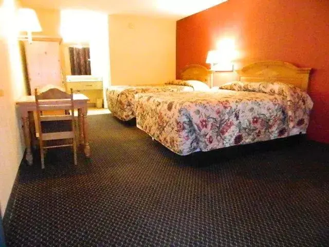 Photo of the whole room, Bed in Bestway Inn