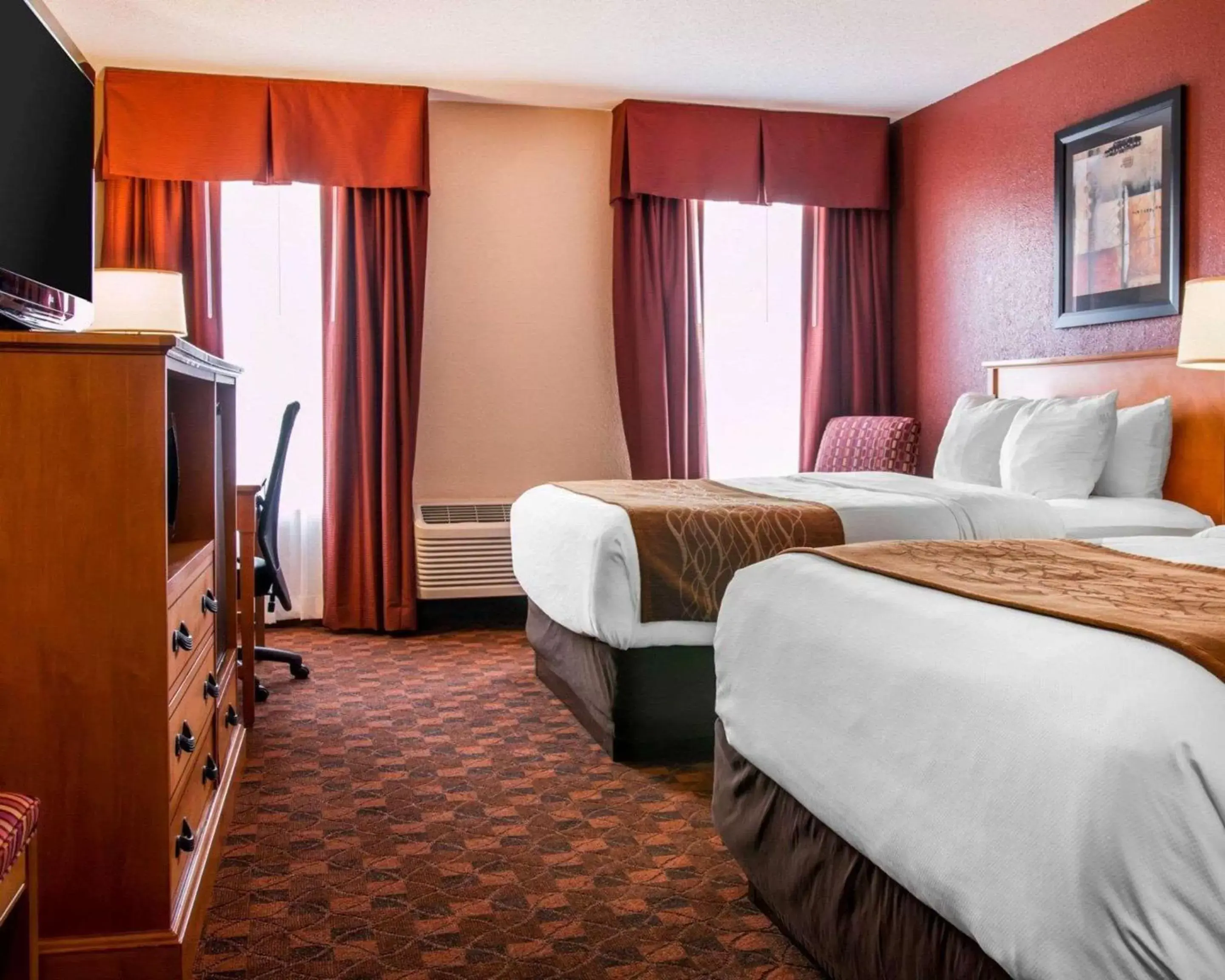 Photo of the whole room, Bed in Comfort Inn & Suites and Conference Center