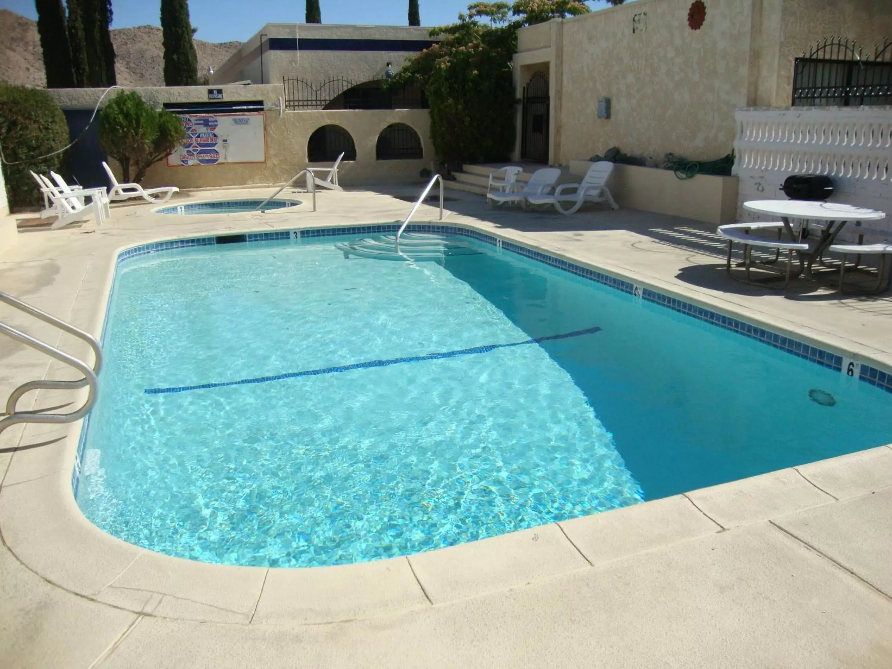 Swimming pool in Americas Best Value Inn and Suites -Yucca Valley Swimming pool in Americas Best Value Inn and Suites -Yucca Valley
