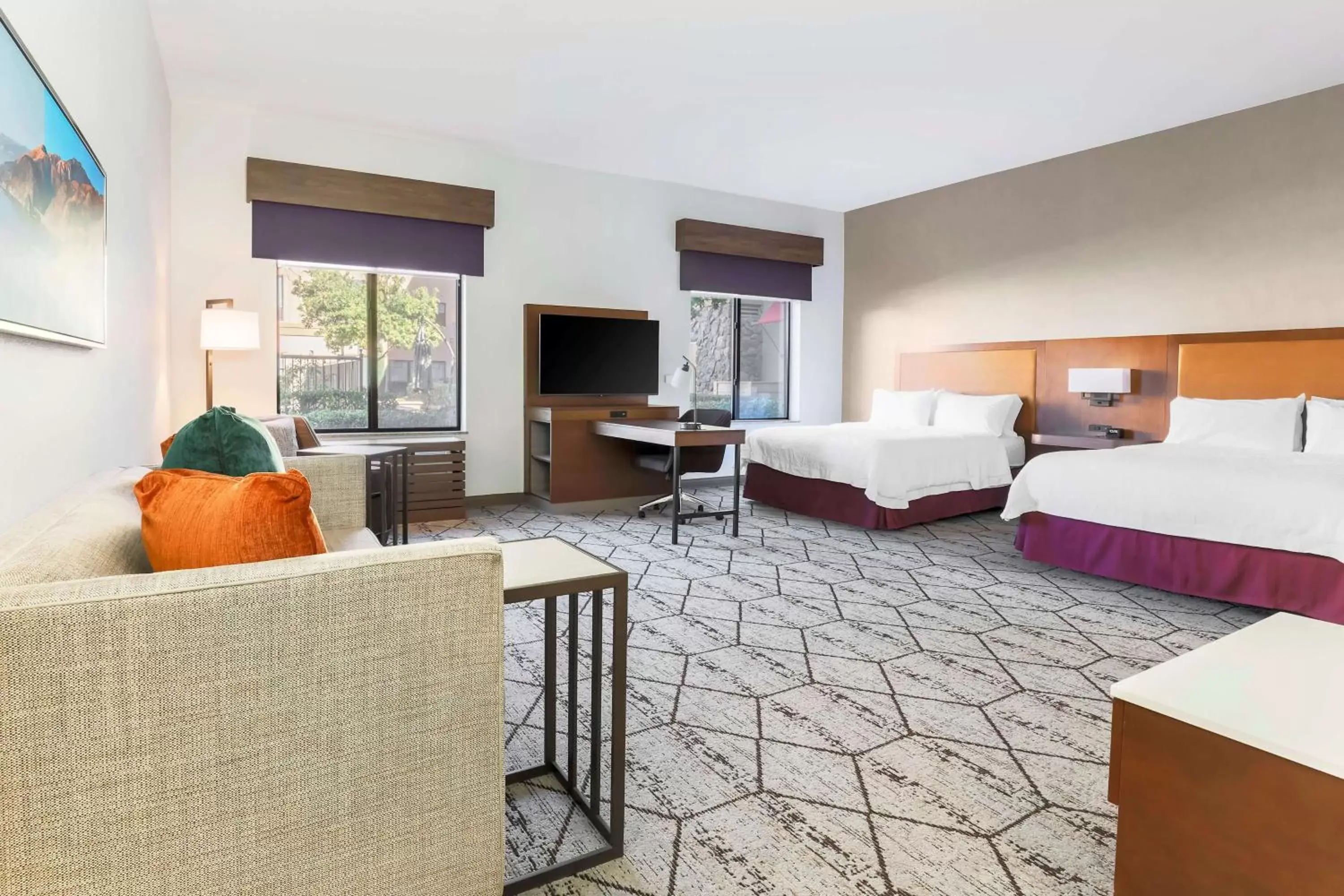 Bedroom in Hampton Inn & Suites Windsor-Sonoma Wine Country