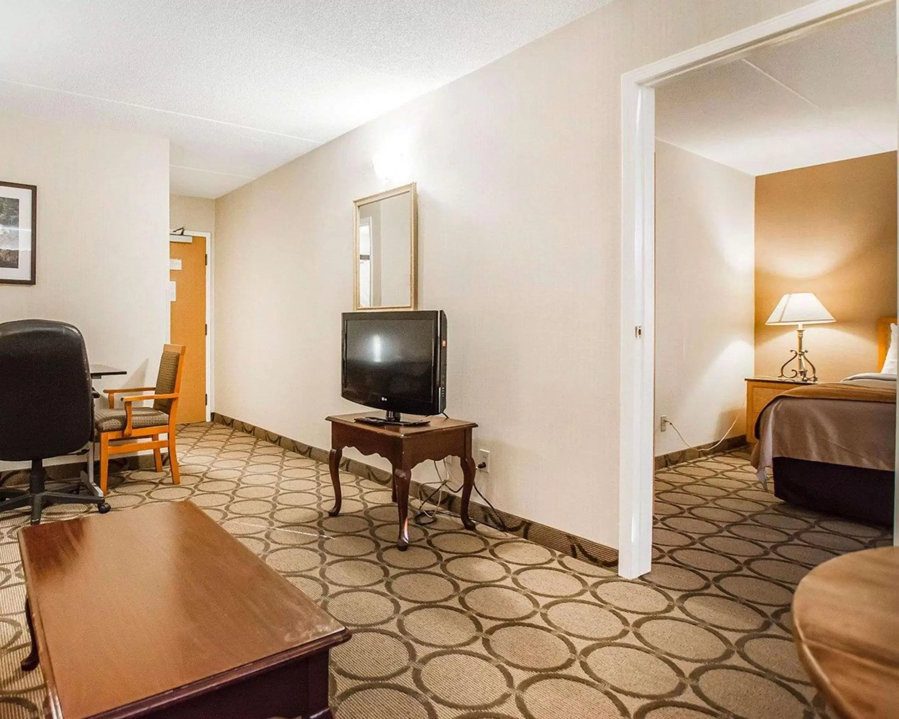 Photo of the whole room, TV/Entertainment Center in Comfort Inn Truro