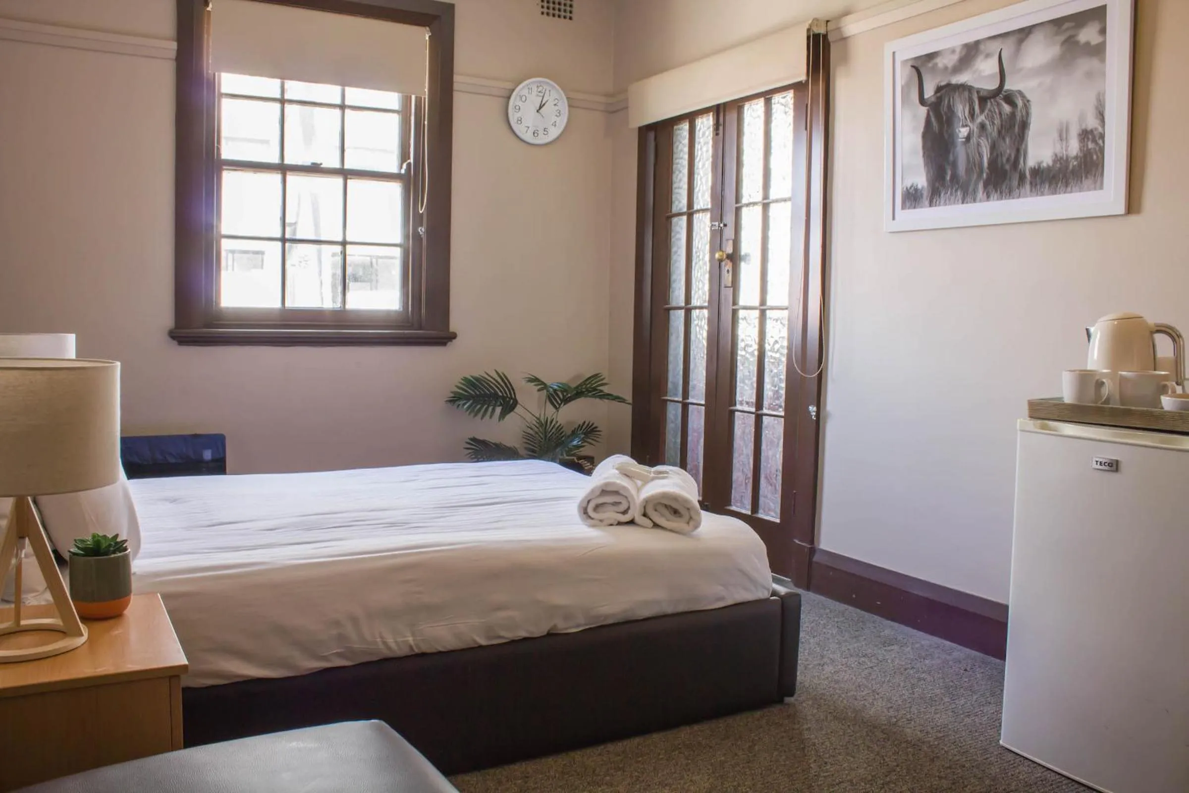 Bedroom, Bed in Campsie Hotel