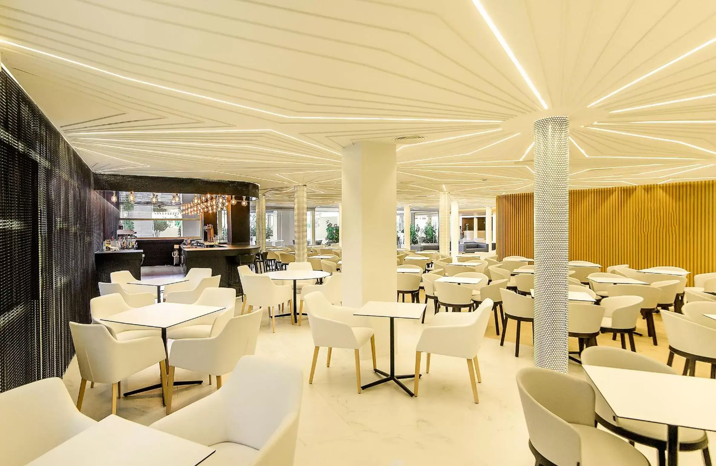 Restaurant/Places to Eat in Hotel Carlos I
