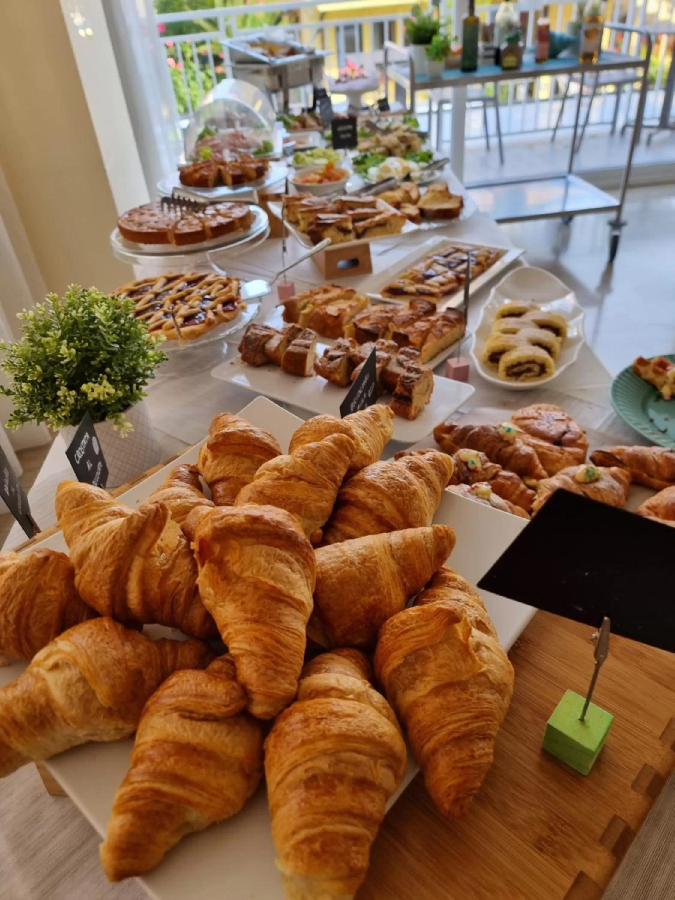 Food and drinks in Hotel Kim