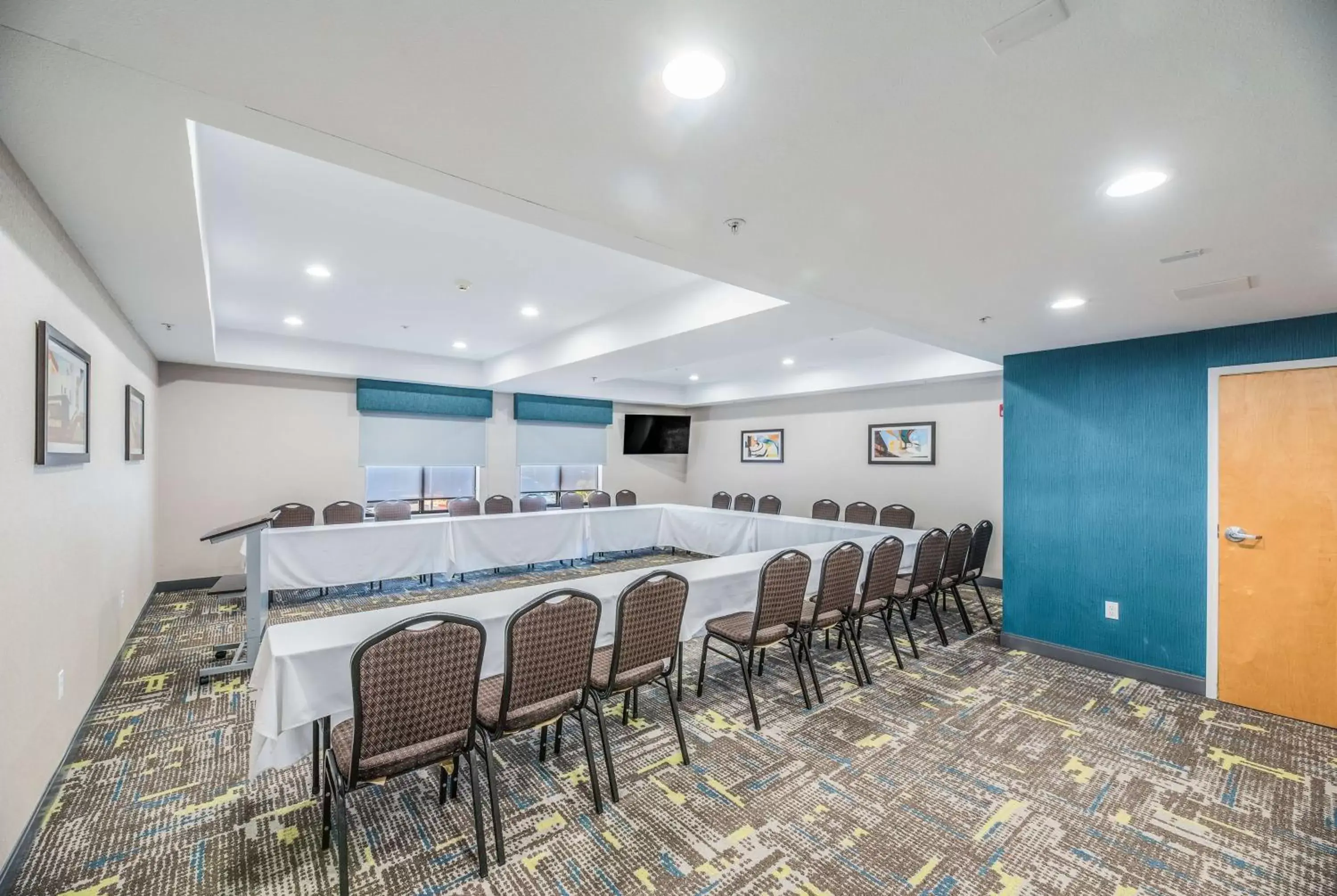 Meeting/conference room in Hampton Inn Oakland-Hayward