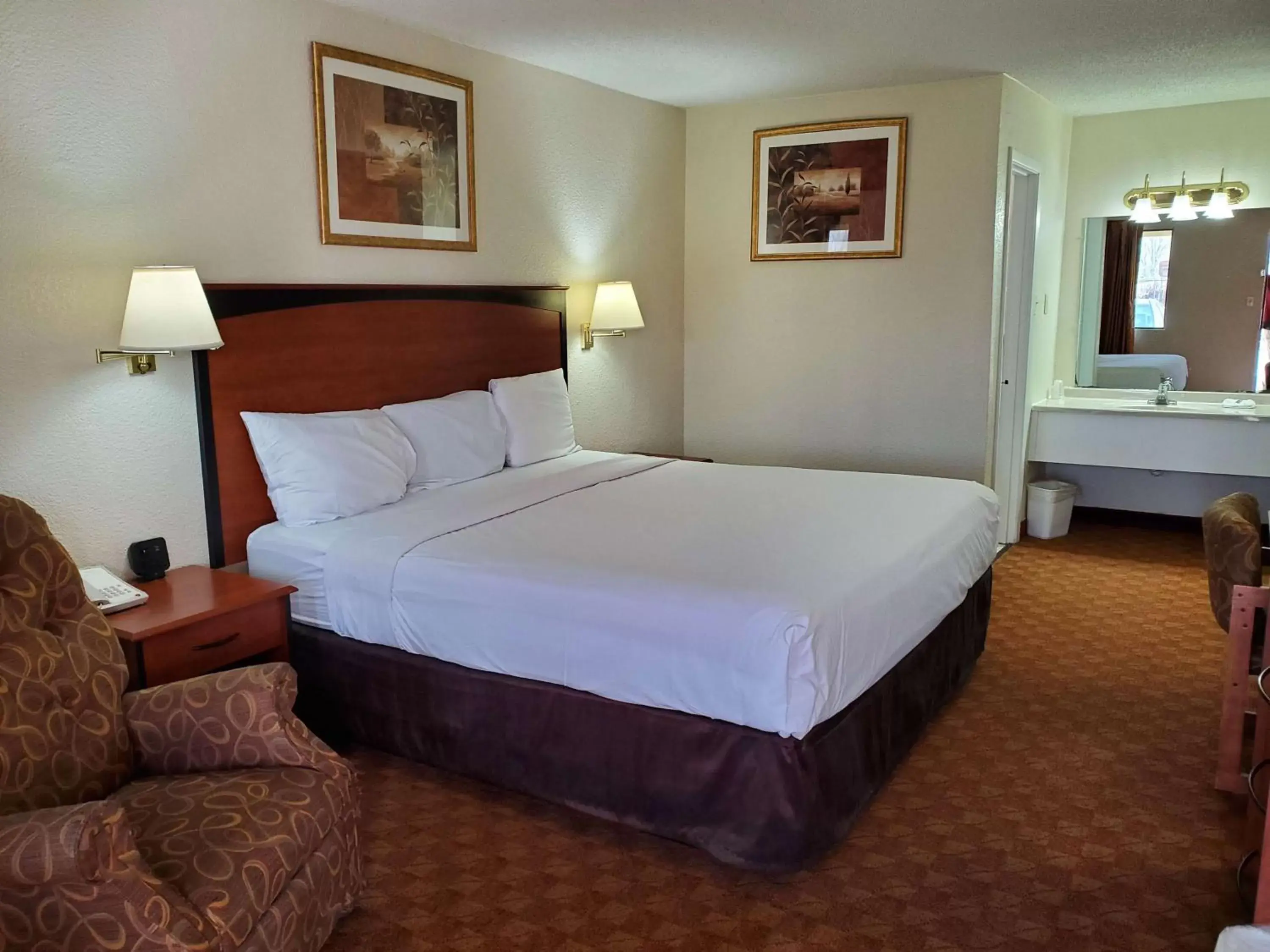 Photo of the whole room, Bed in Motel 6 Shamrock TX Photo of the whole room, Bed in Motel 6 Shamrock TX