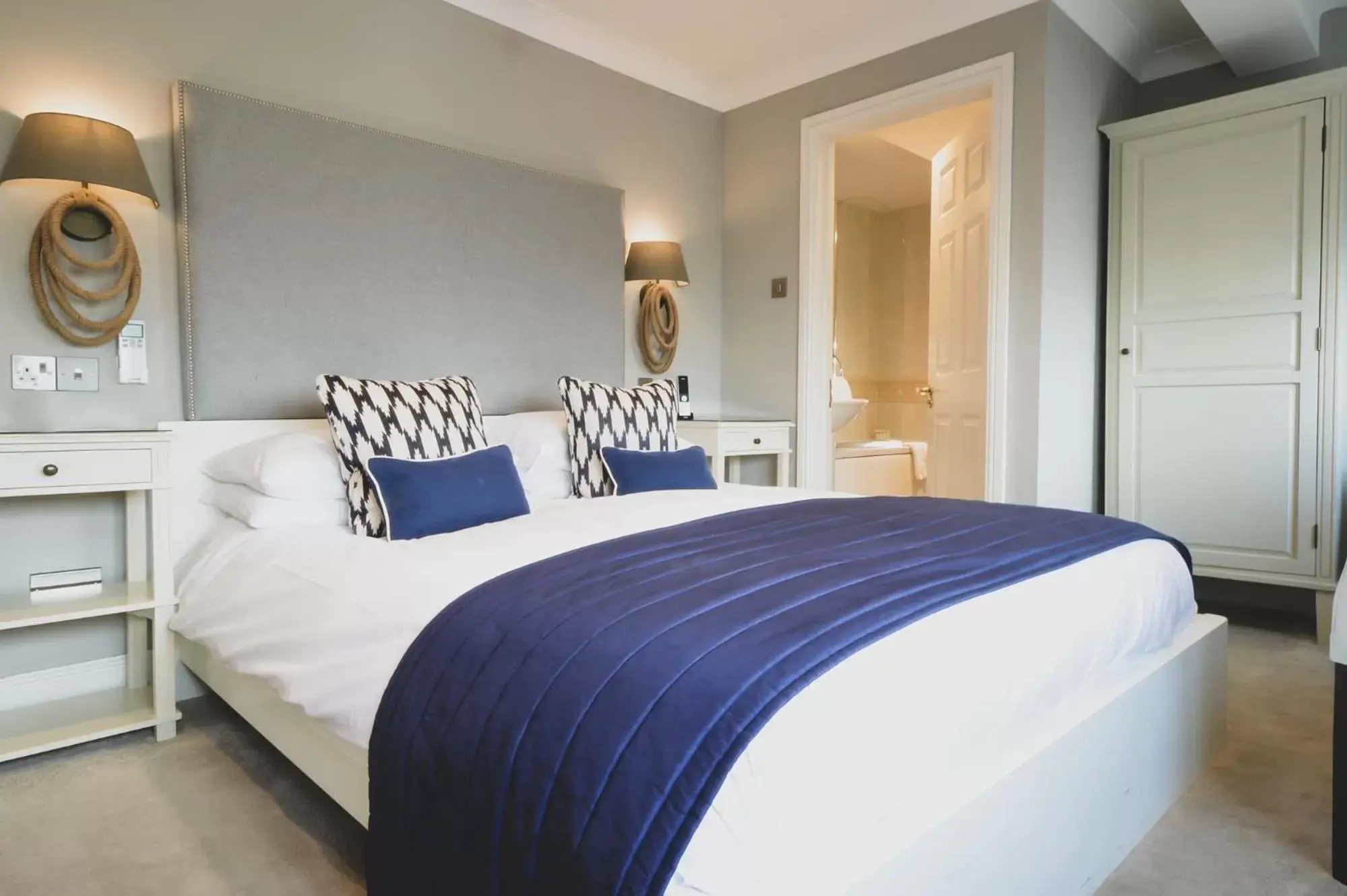 King Room in Pebble Beach Seaview Restaurant & Rooms King Room in Pebble Beach Seaview Restaurant & Rooms