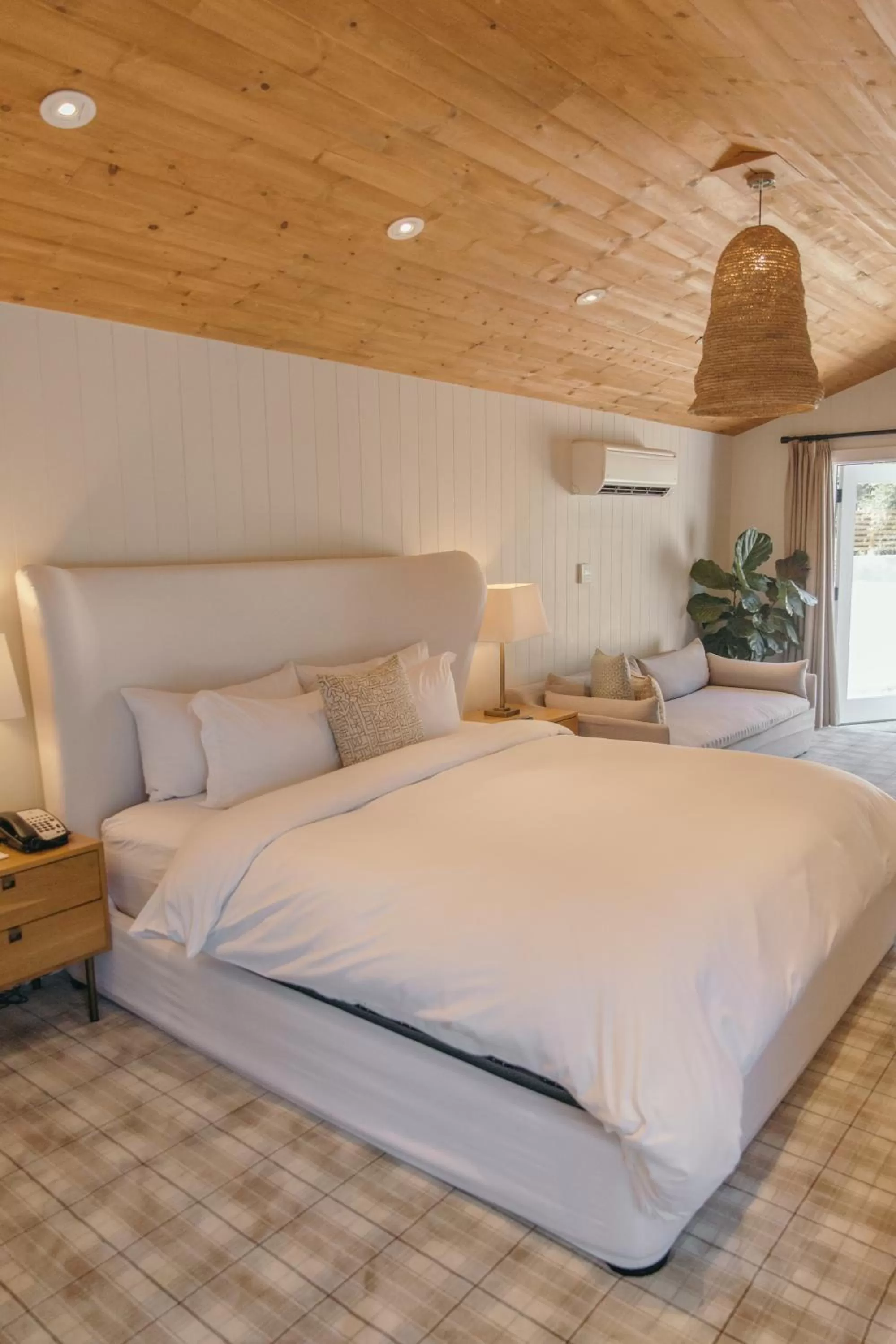 Bed in CALAMIGOS RANCH Resort & Spa