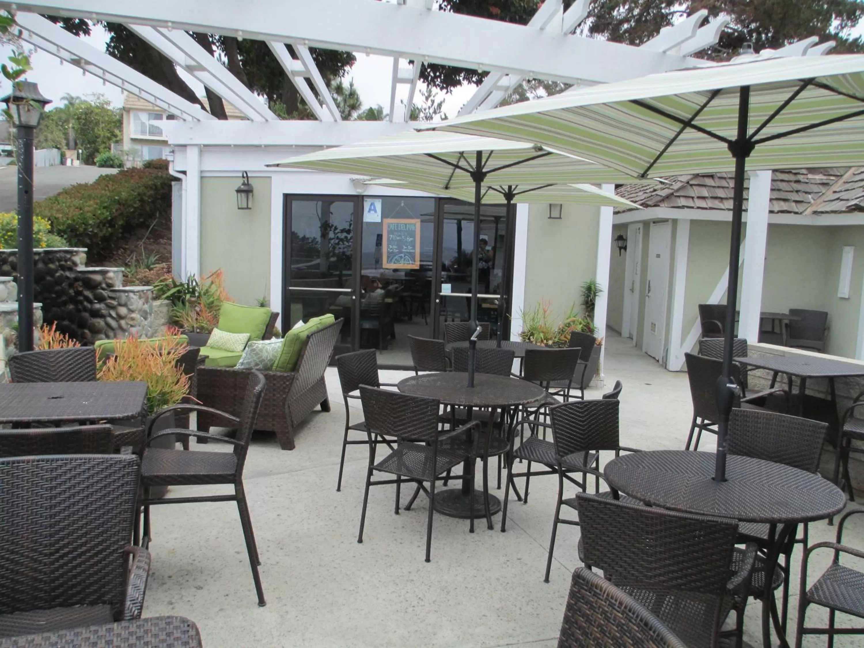 Restaurant/places to eat in Best Western Premier Hotel Del Mar