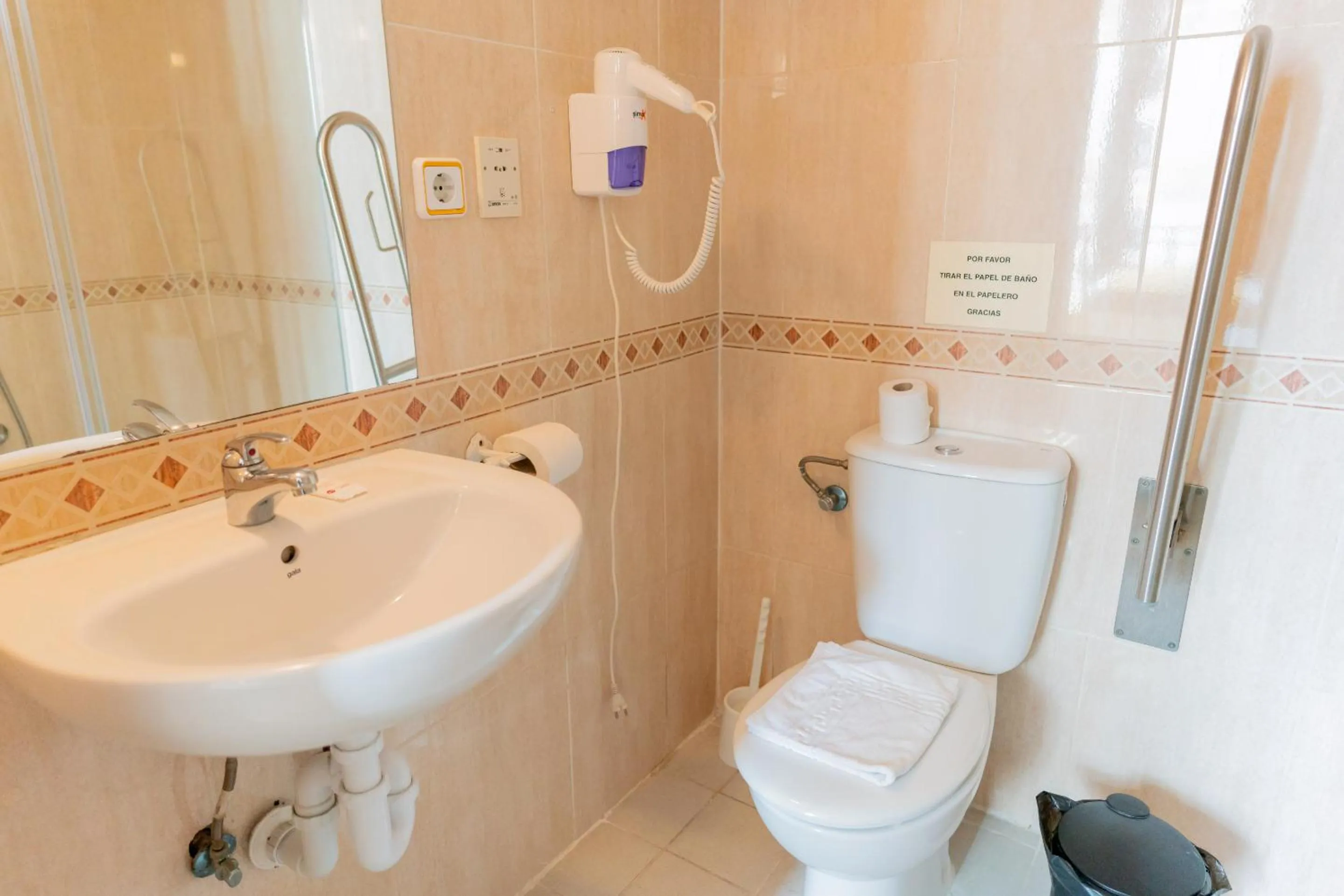 Bathroom in Hostal Josefina-Gran Vía