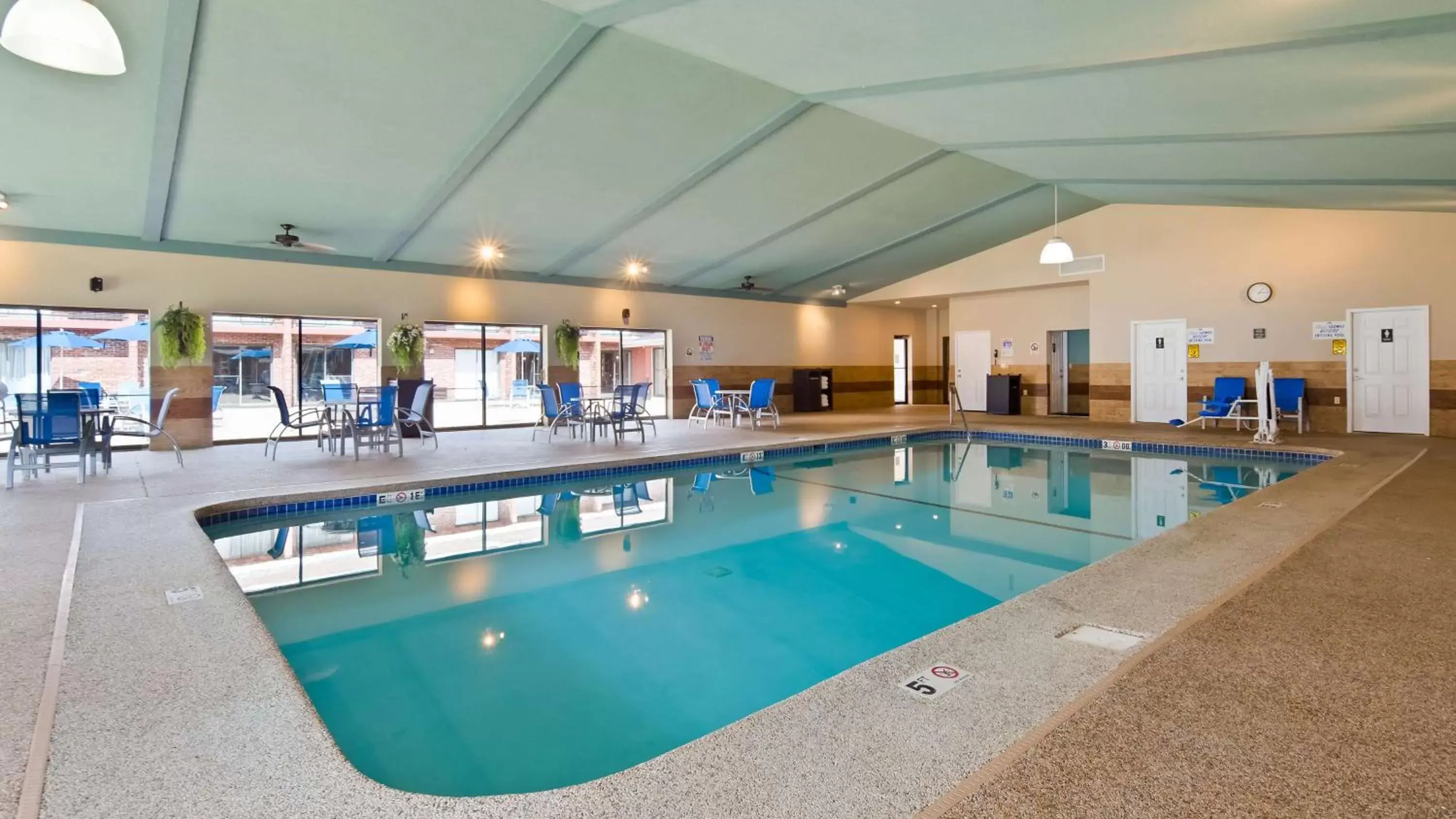 On site, Swimming Pool in Best Western Plus Keene Hotel