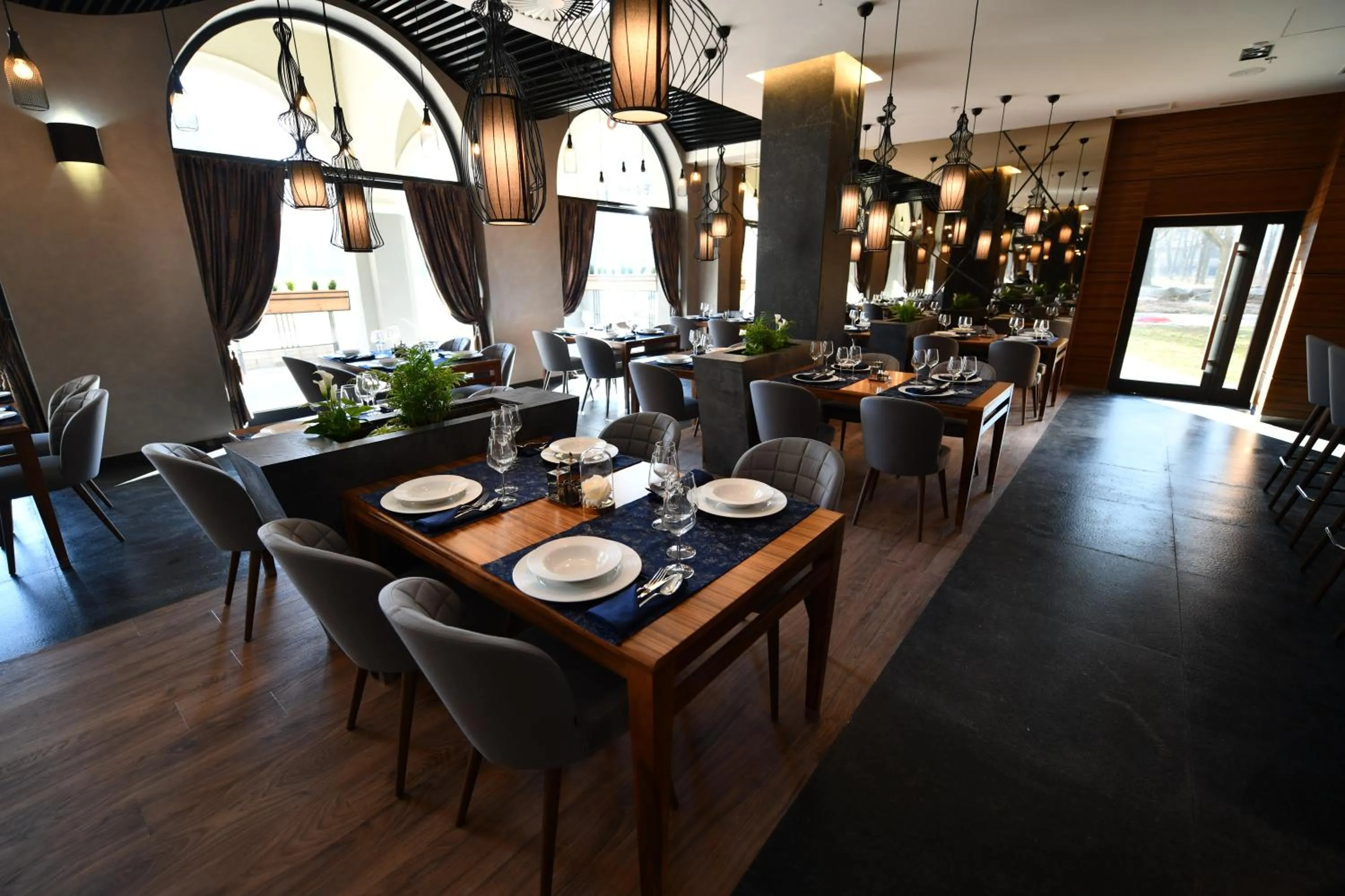 Restaurant/places to eat in Hotel Austria & Bosna