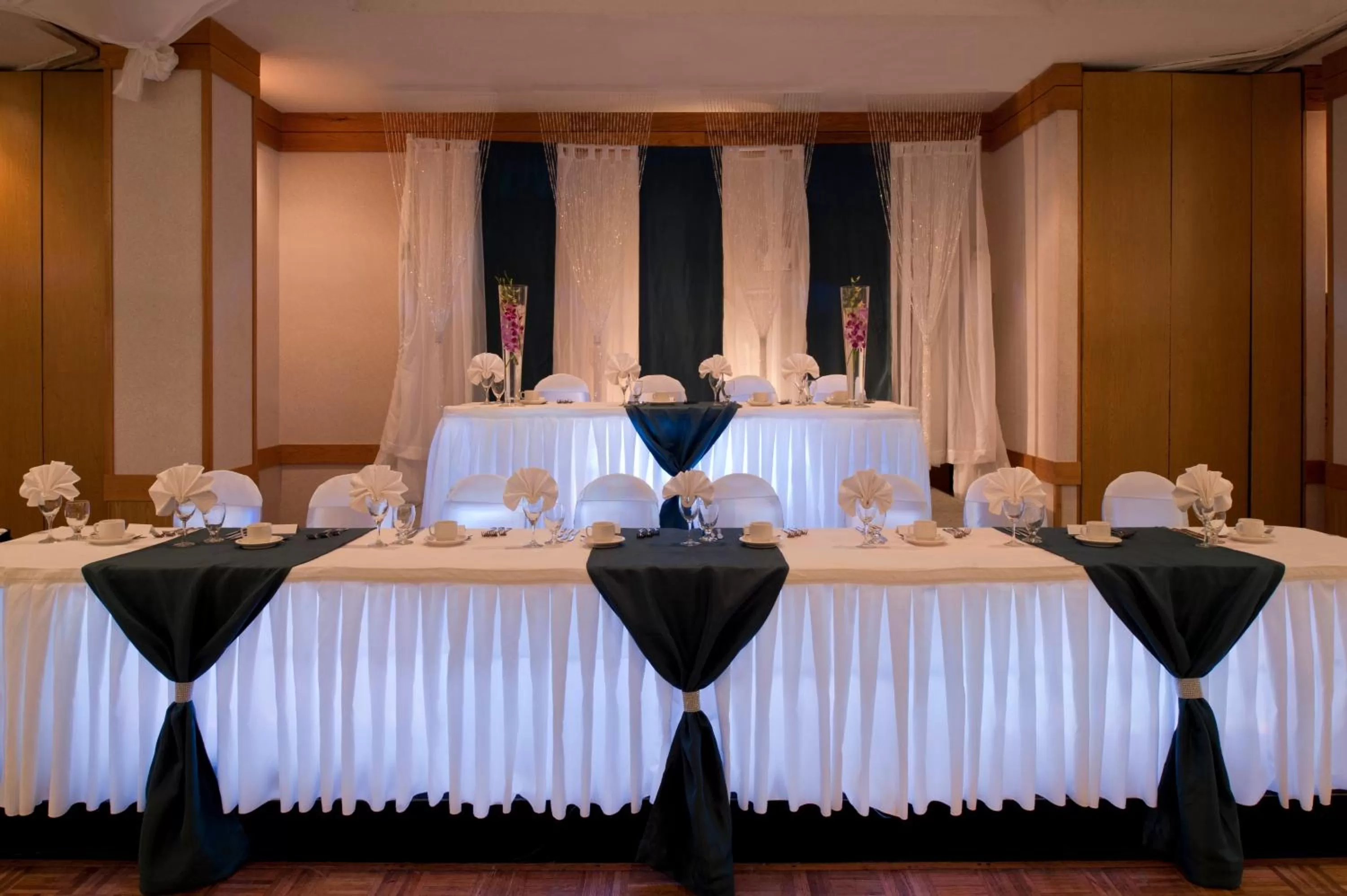 Banquet/Function facilities, Bed in Ramada Plaza by Wyndham Prince George