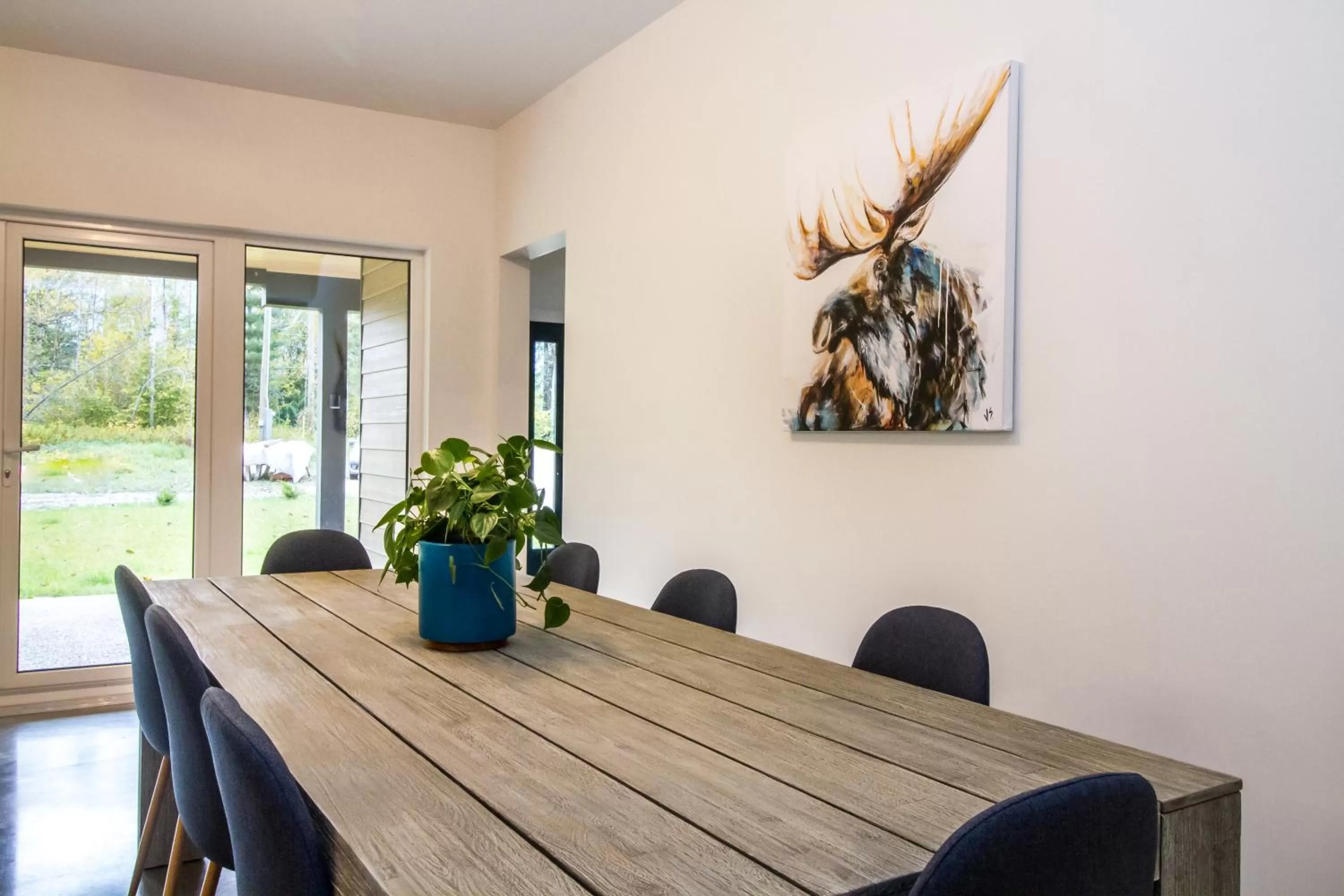 Dining Area in Arrows Edge Lodge