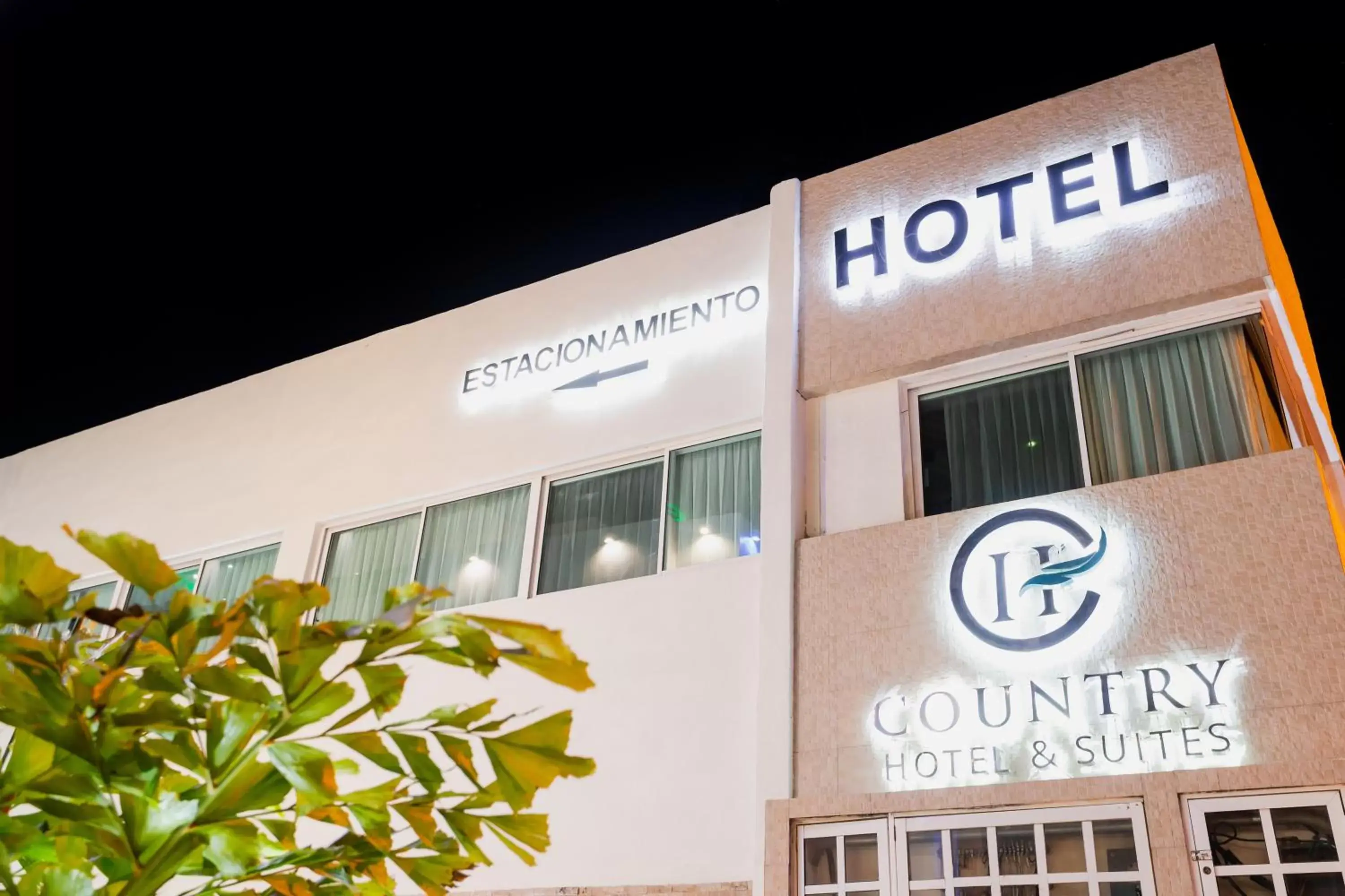 Property Logo/Sign in Hotel & Suites Country