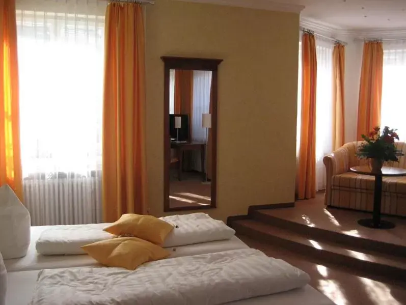 Bedroom, Bed in Altstadthotel Schex