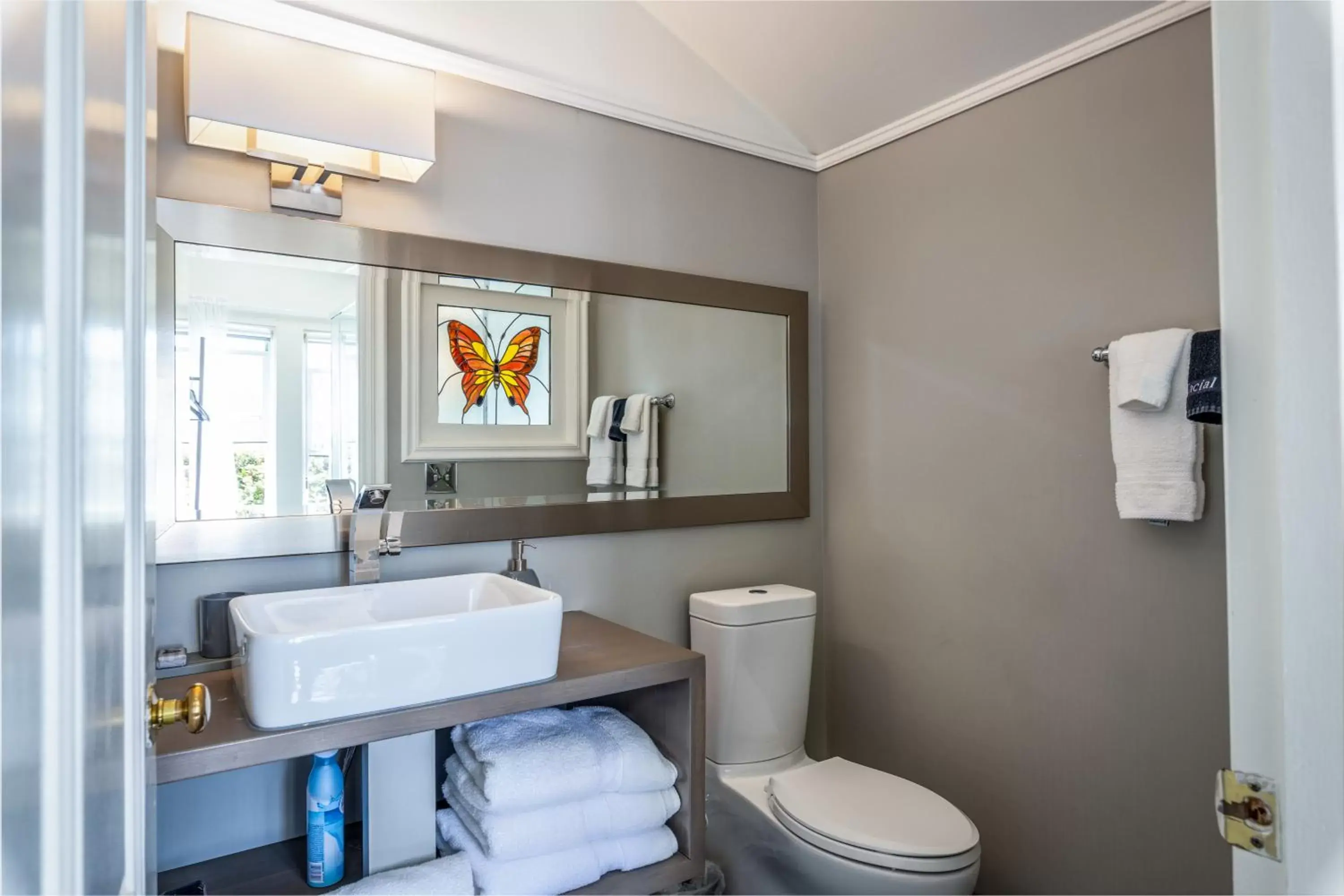 Bathroom in Nantucket Whale Inn, Half Moon Bay