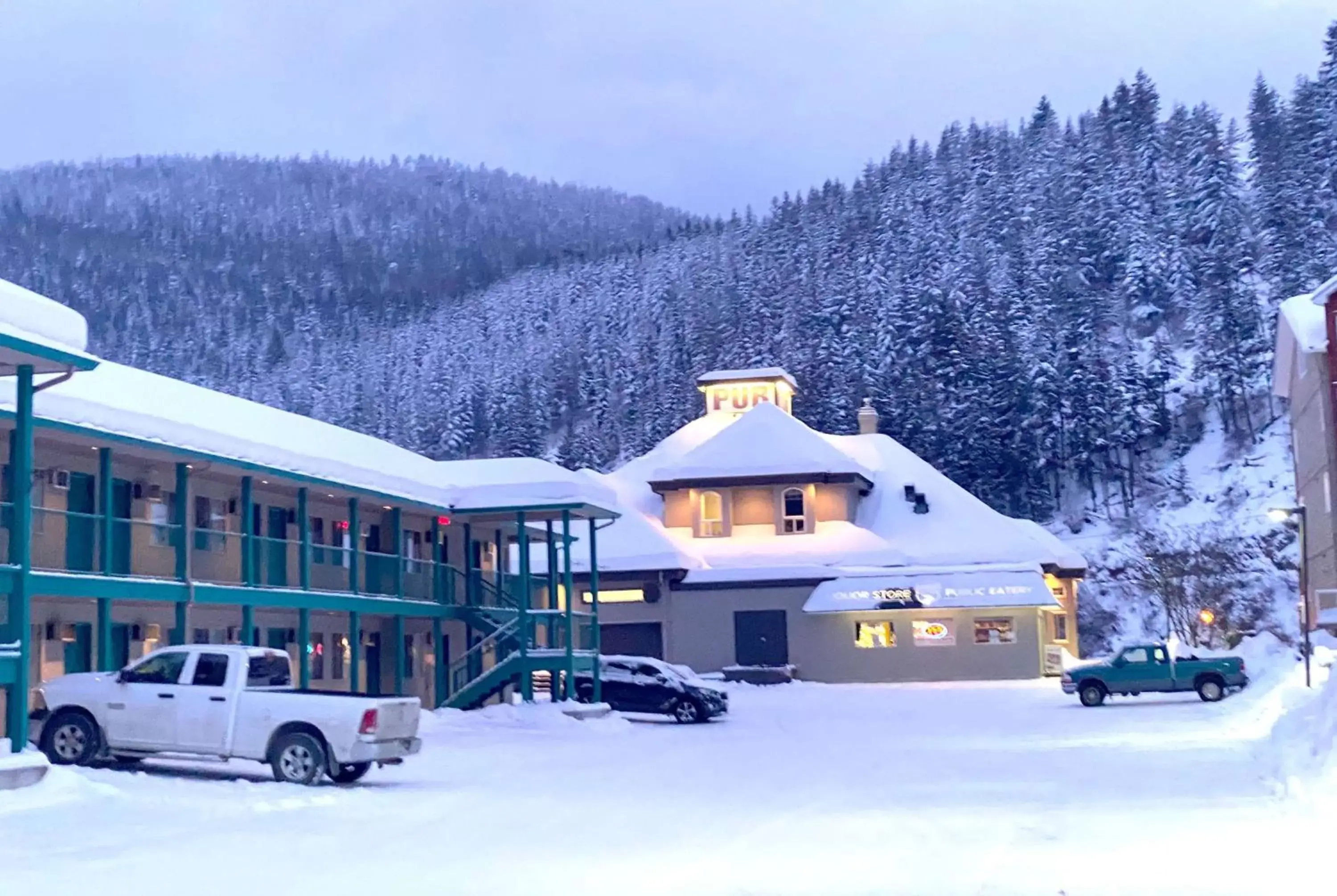 Property building, Winter in Super 8 by Wyndham Sicamous