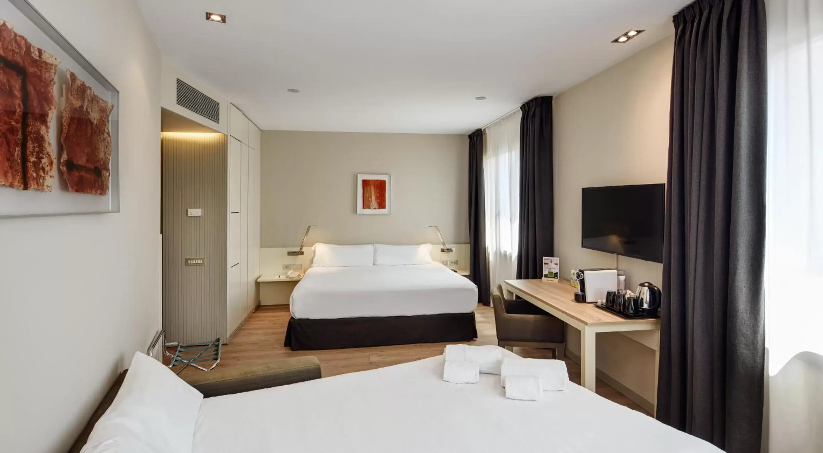 Photo of the whole room, Bed in Sercotel Amister Art Hotel Barcelona