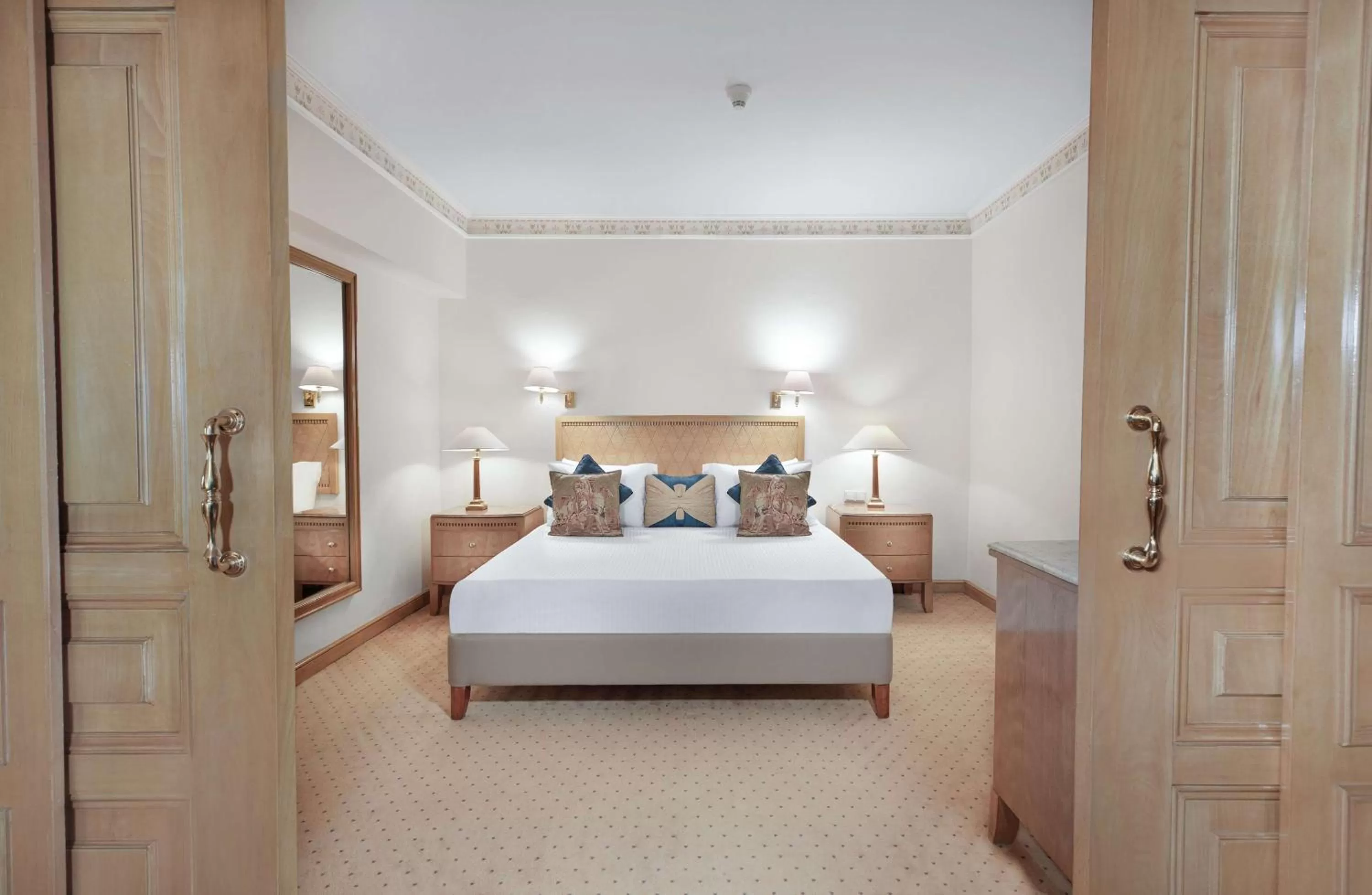 Bedroom, Bed in Steigenberger Nile Palace Luxor - Convention Center