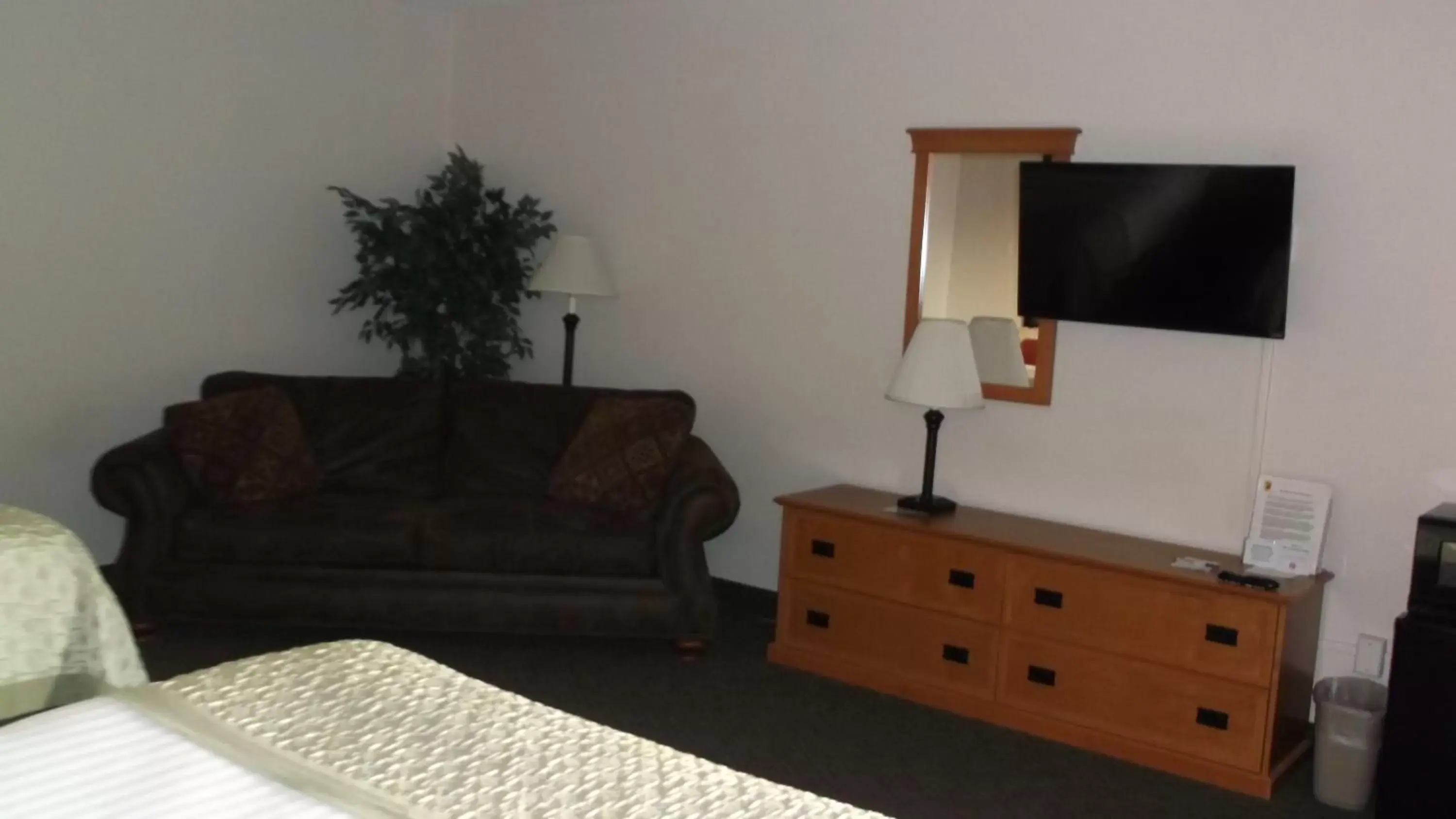TV/Entertainment Center in Super 8 by Wyndham Salina/Scenic Hills Area