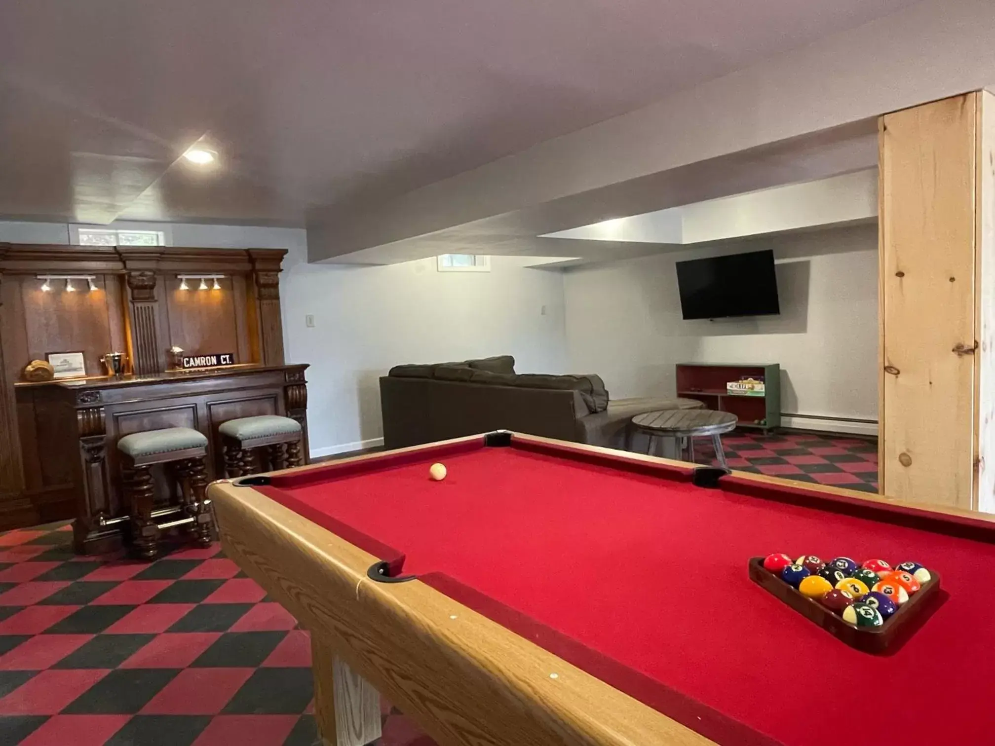 Family, Billiards in Hill View Motel and Cottages