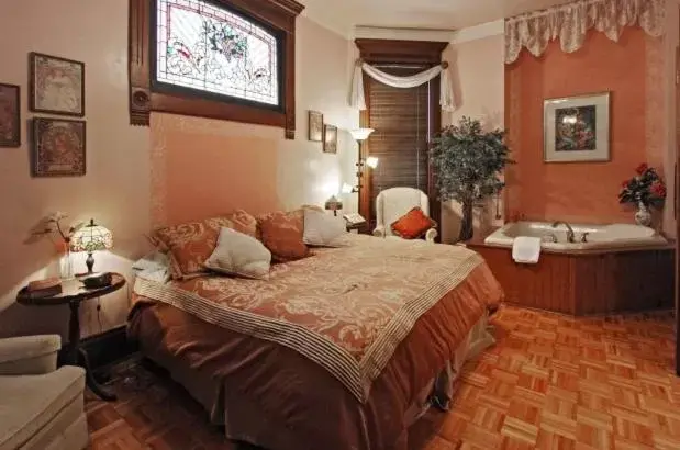 Photo of the whole room, Bed in Old Northside Bed & Breakfast