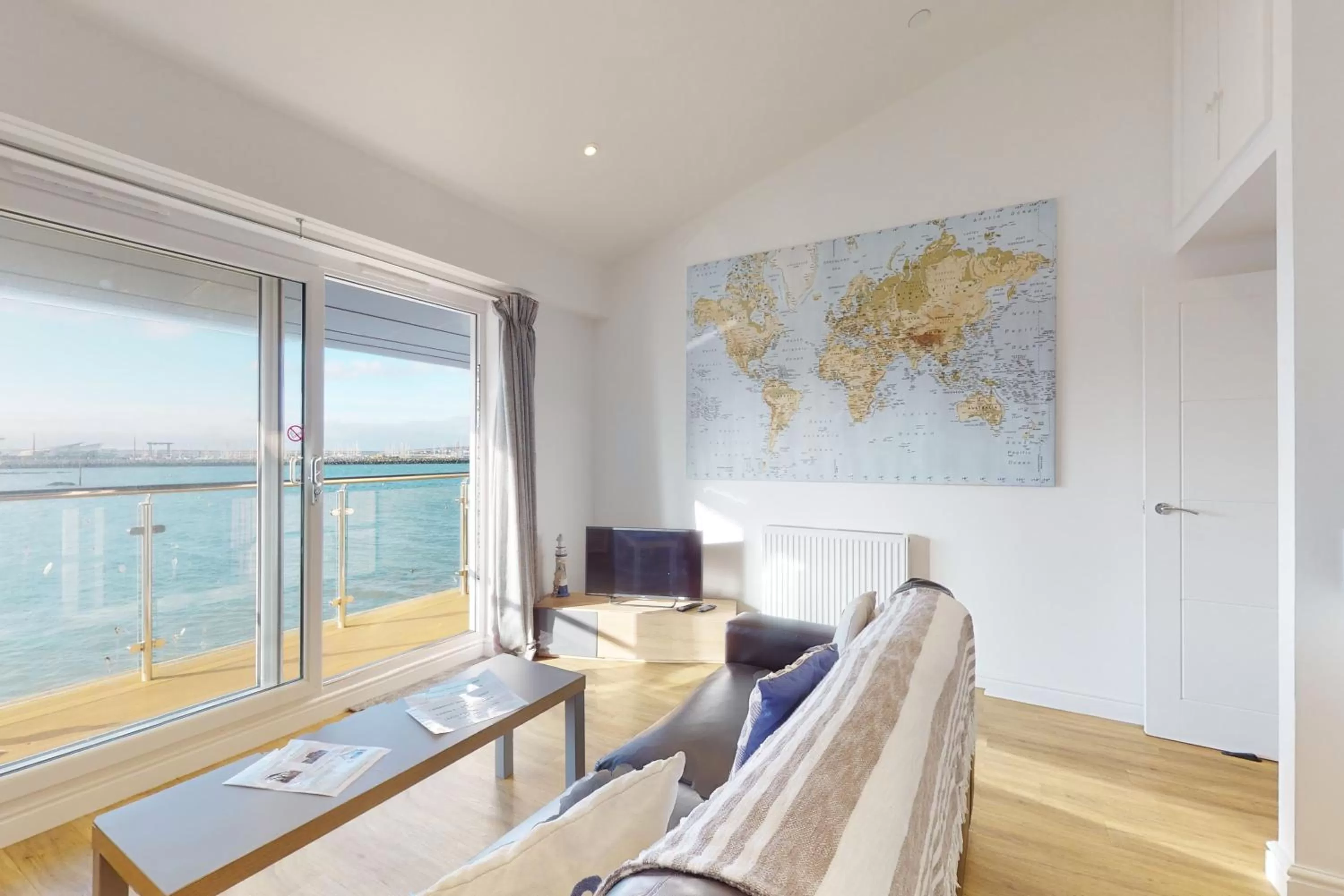 Living room in Crabbers' Wharf