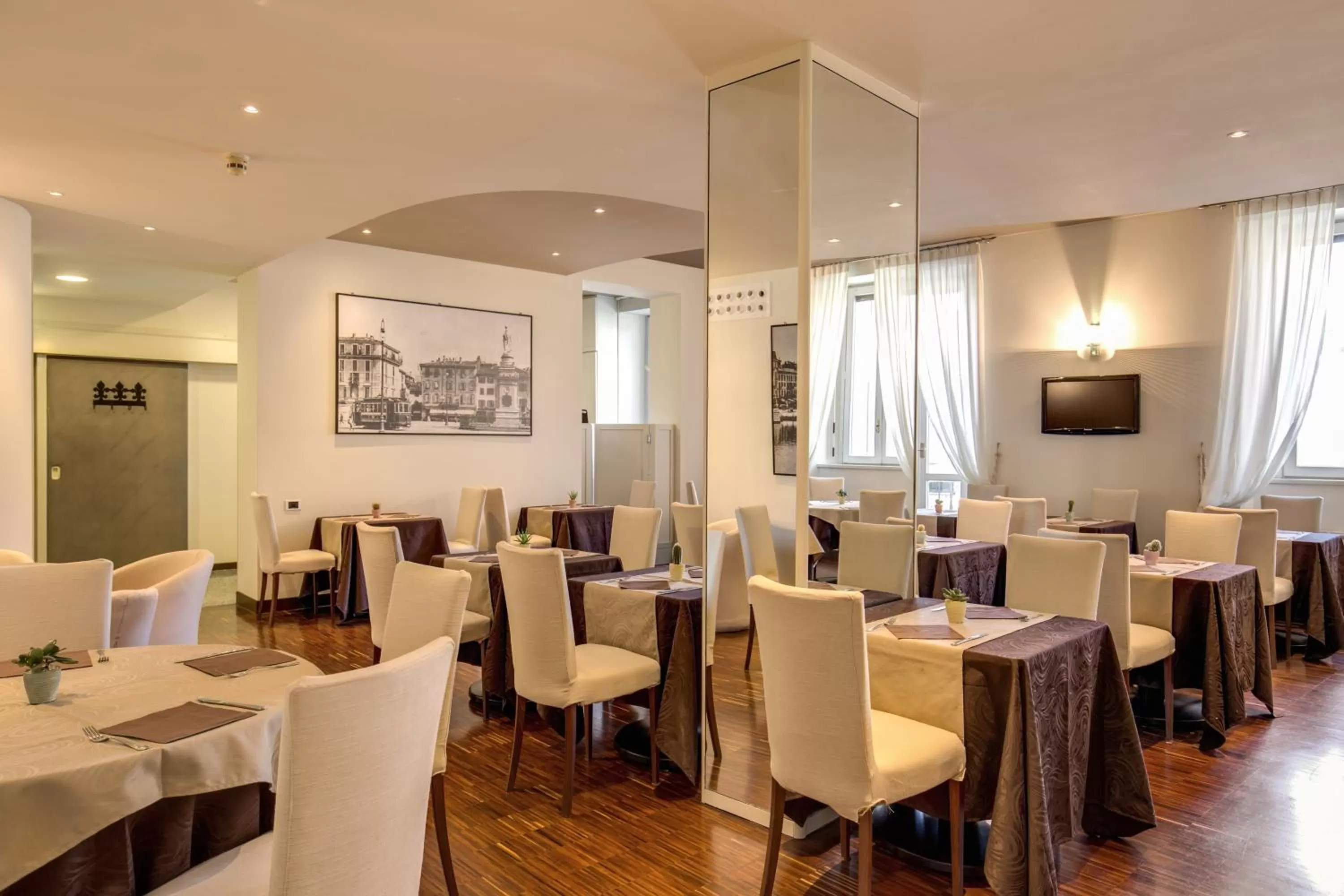 Restaurant/places to eat in Albergo Firenze