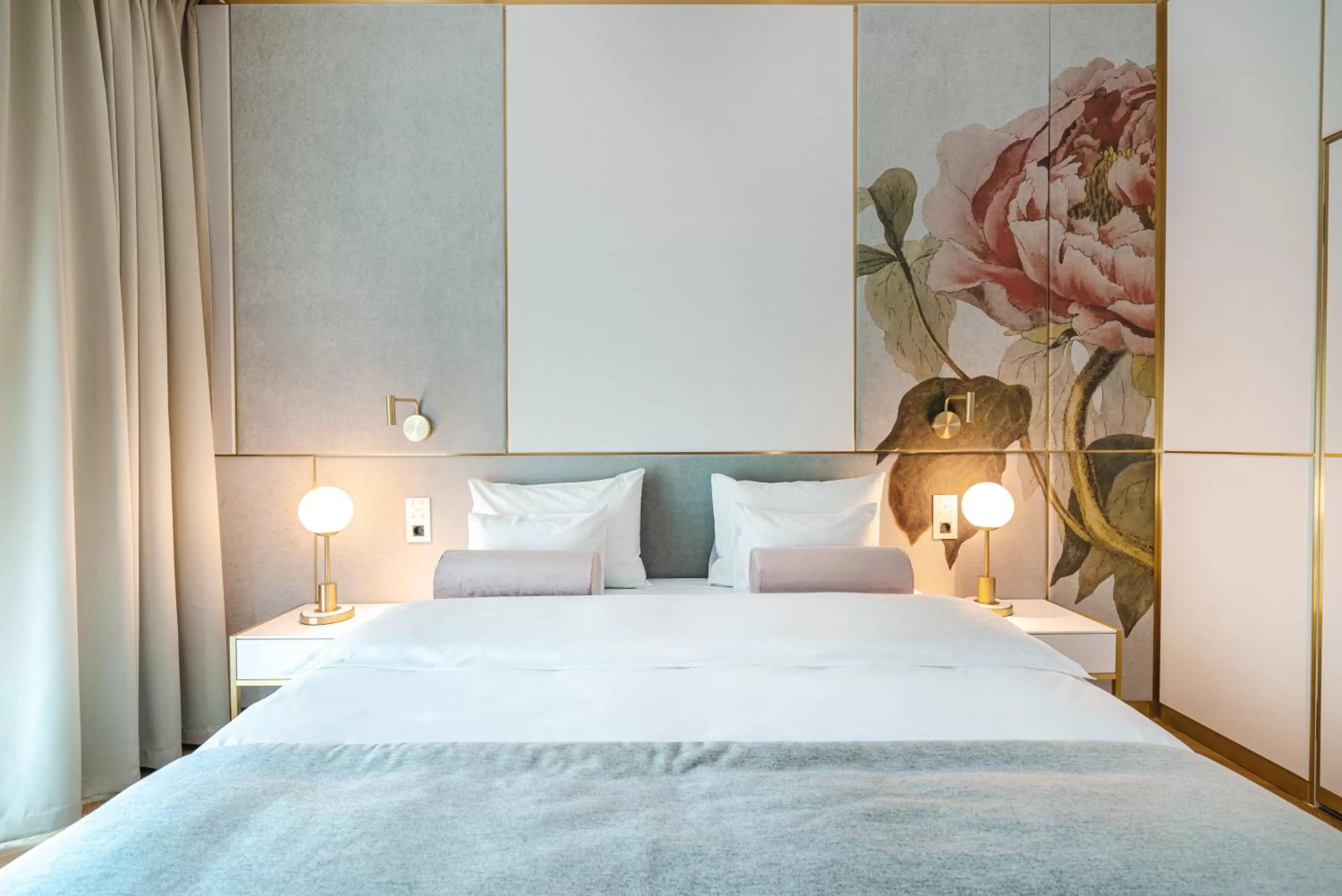 Photo of the whole room, Bed in Hotel Ferreus Modern Art Deco