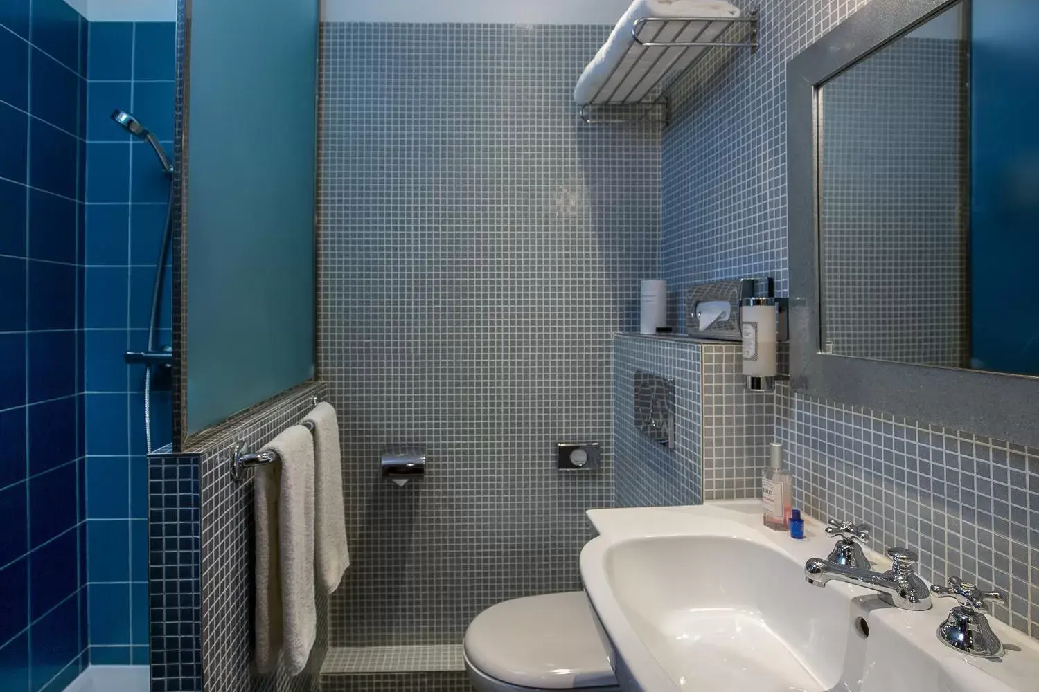 Bathroom in Hotel Louison
