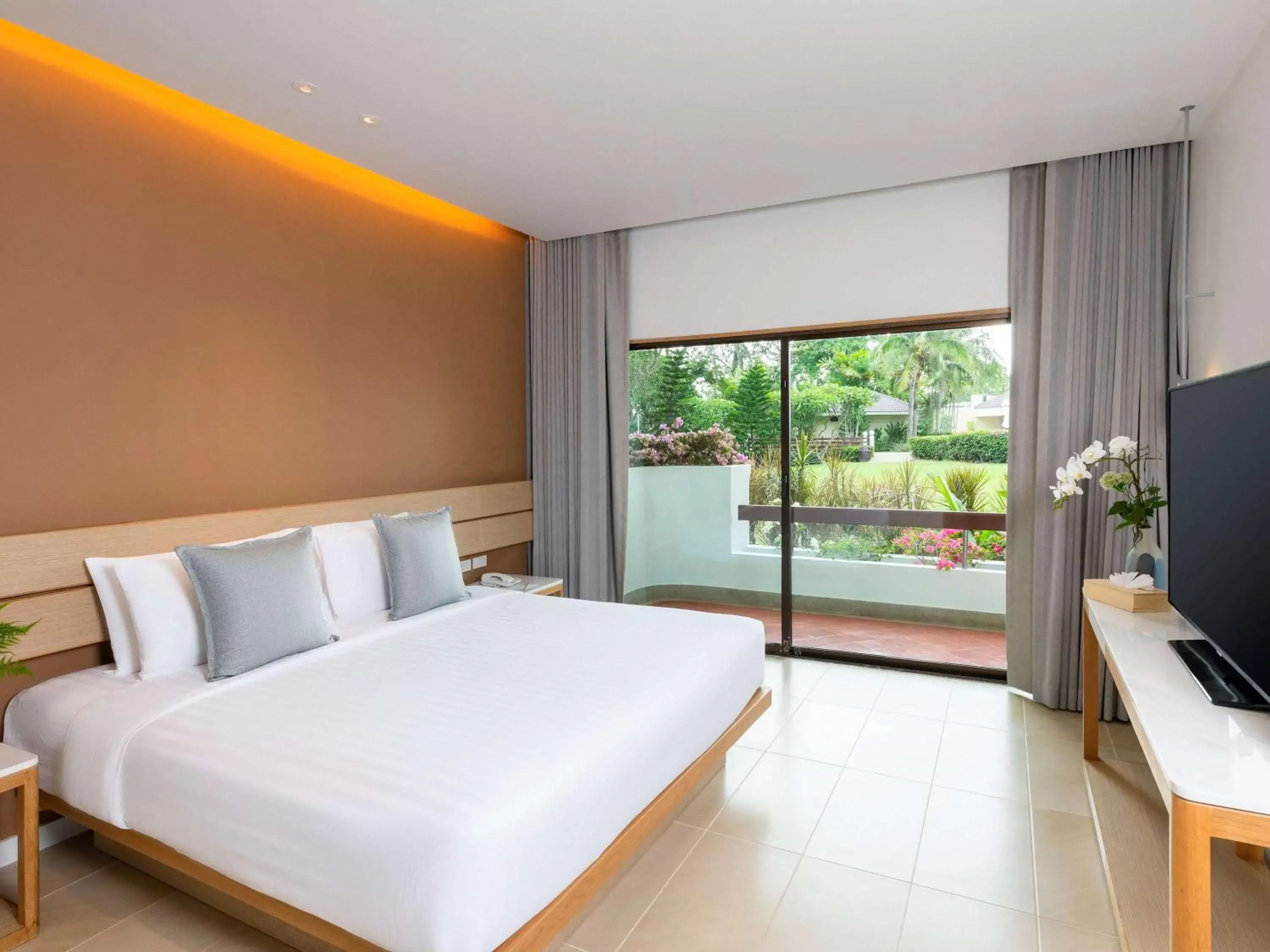 Photo of the whole room, Bed in Novotel Rayong Rim Pae Resort