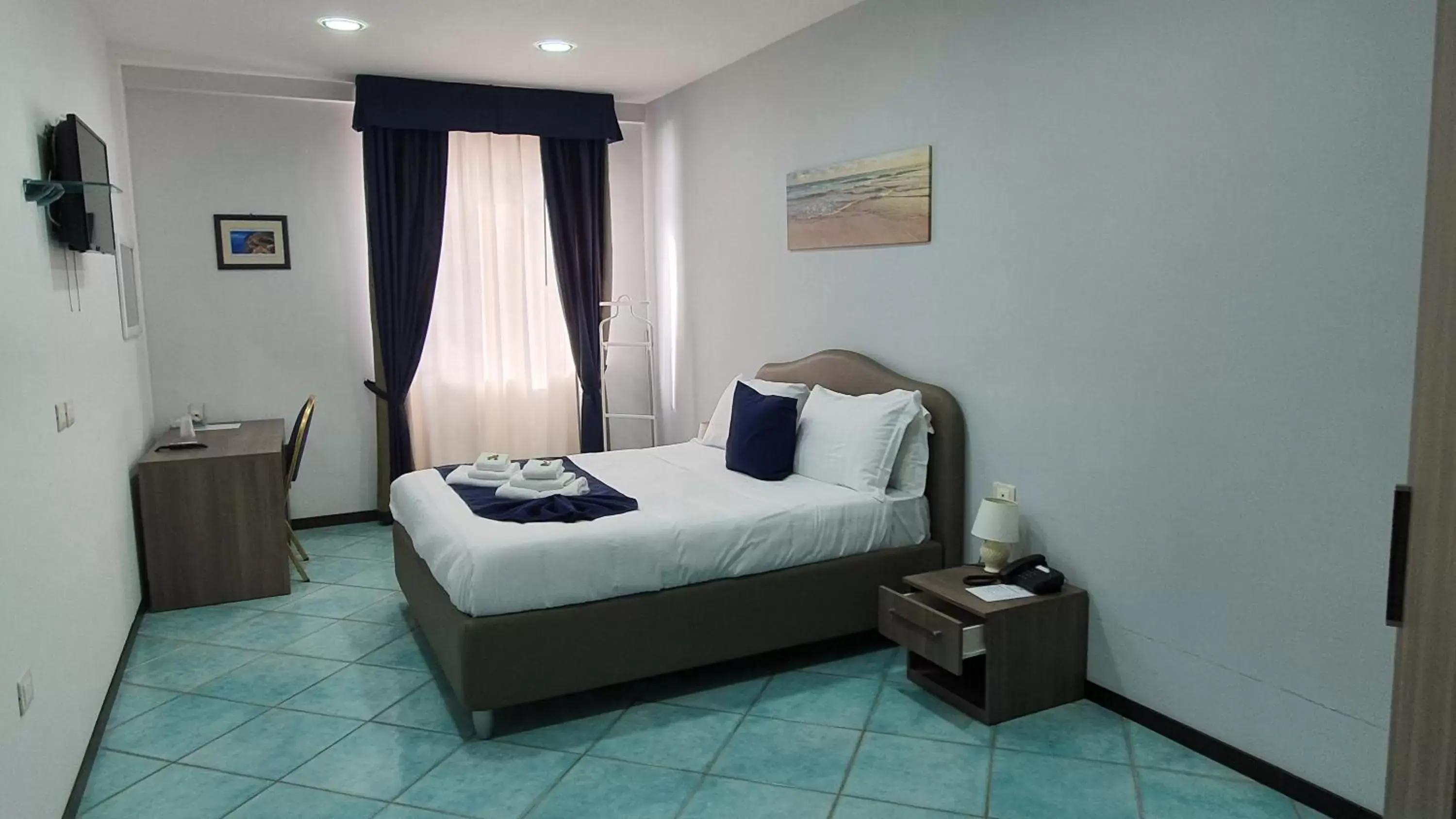 Photo of the whole room, Bed in Hotel Centro Congressi Polo Nautico Photo of the whole room, Bed in Hotel Centro Congressi Polo Nautico