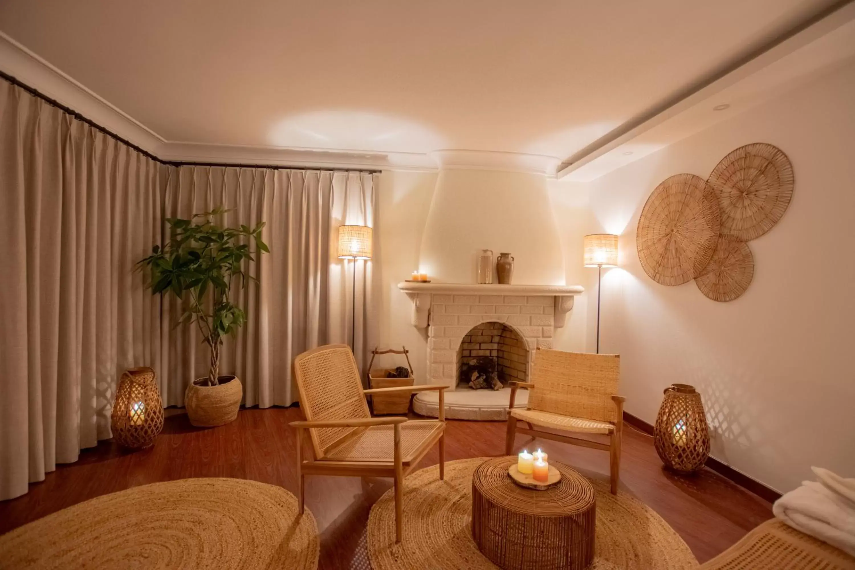 flat iron, Seating Area in Villa Pietra Estoril Eco Guesthouse