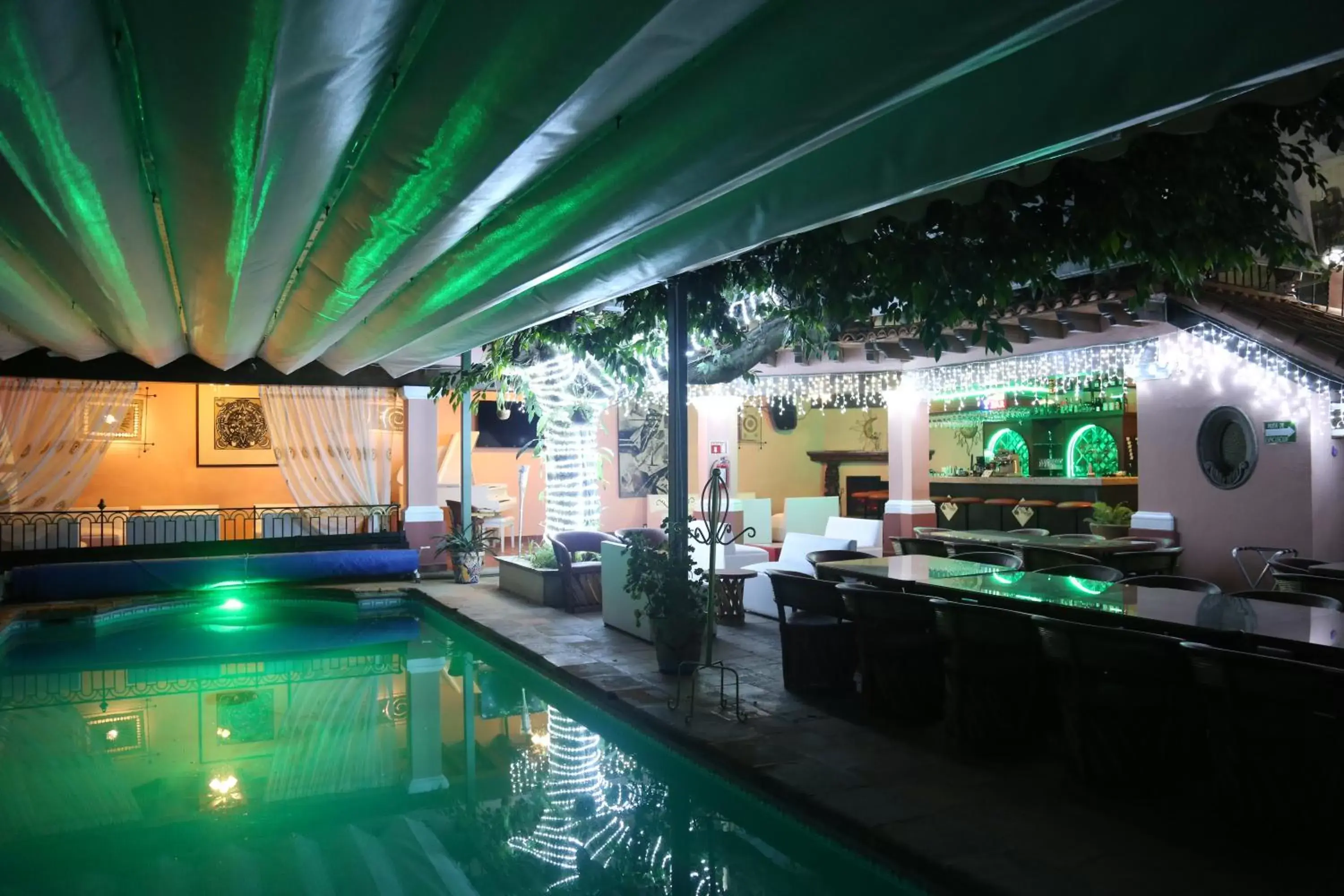 Lounge or bar, Swimming Pool in Villa Bonita Les Terrasses