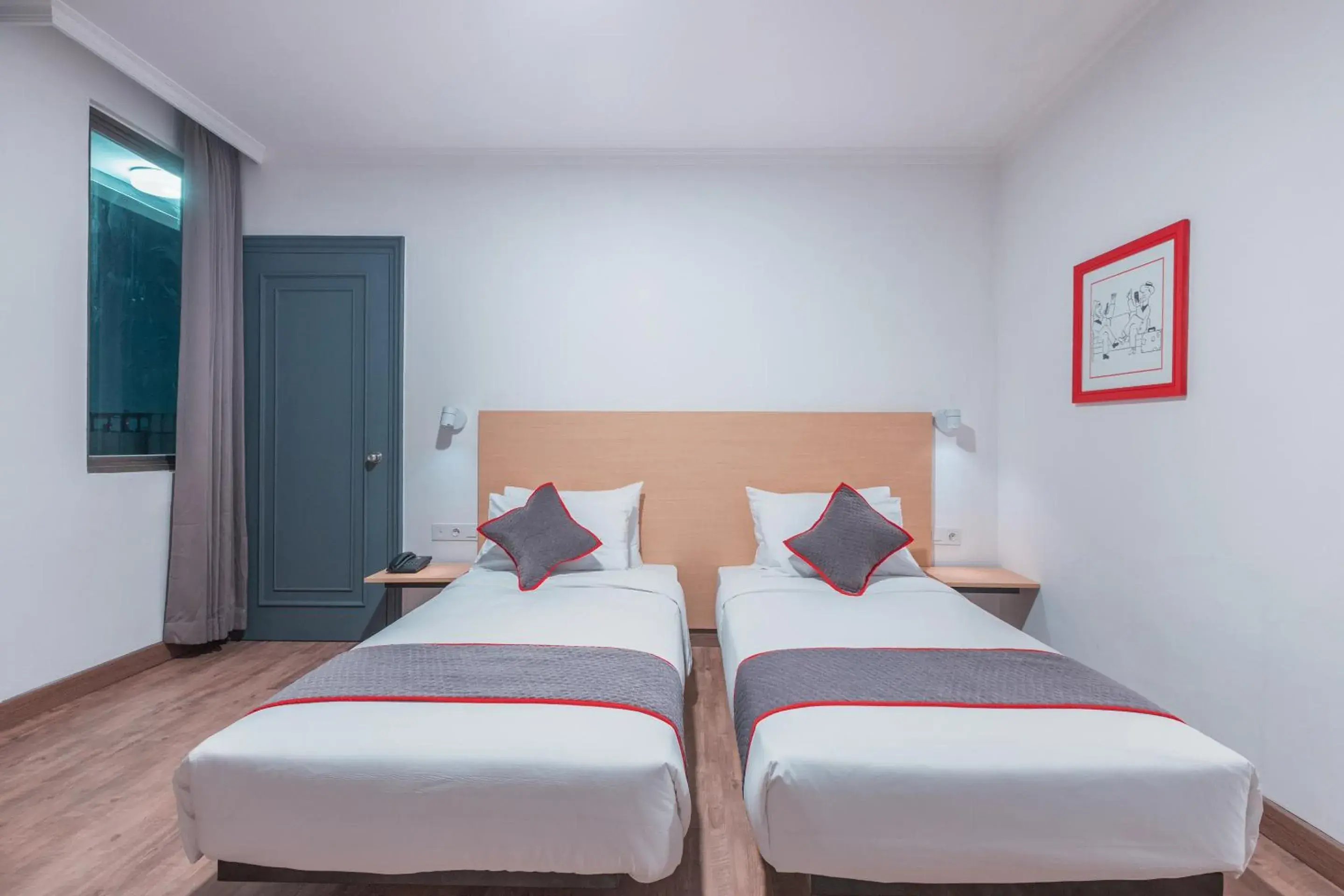 Bedroom, Bed in OYO Townhouse 2 Hotel Gunung Sahari